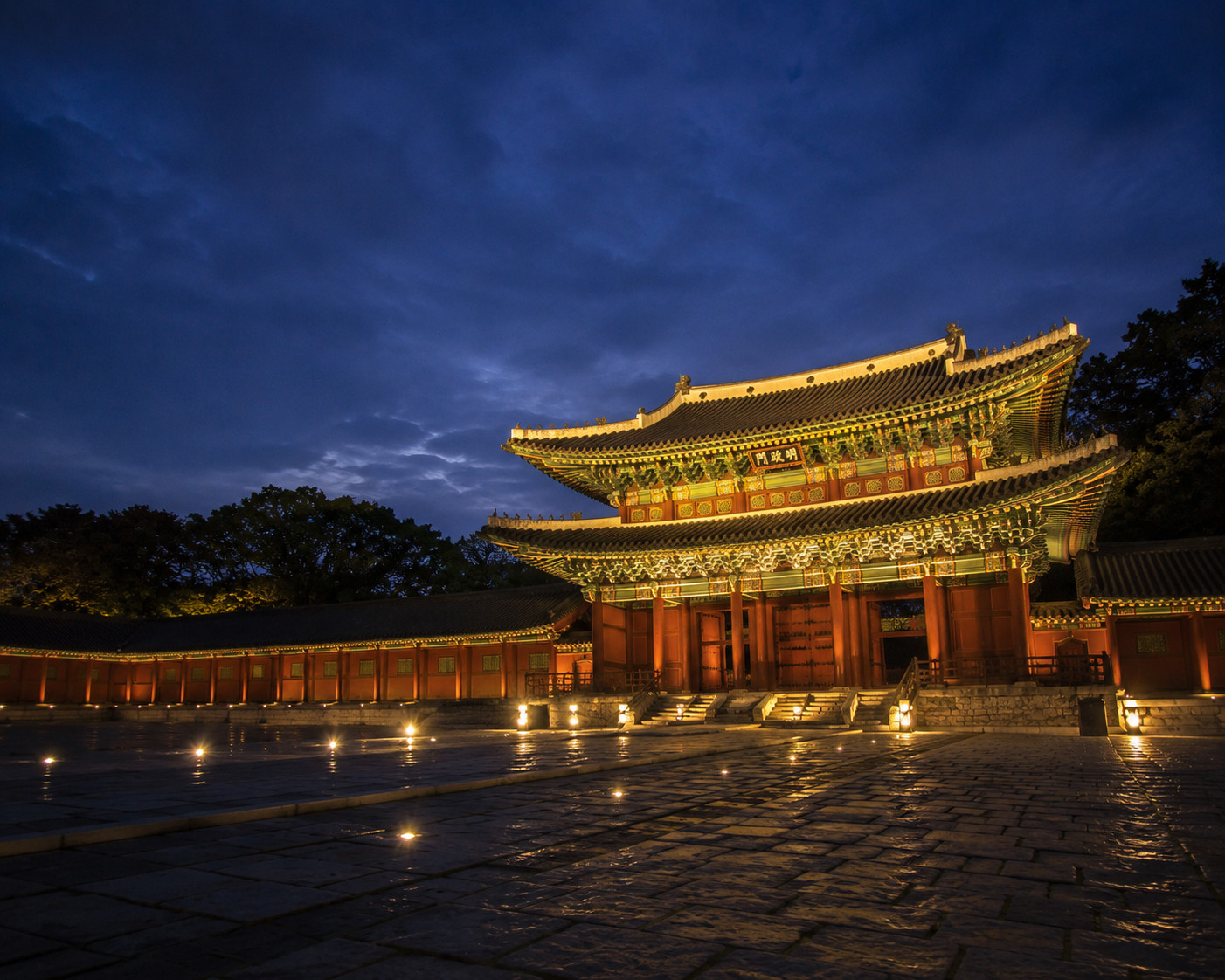 Seoul Night Palace, Market & Hidden View Tour