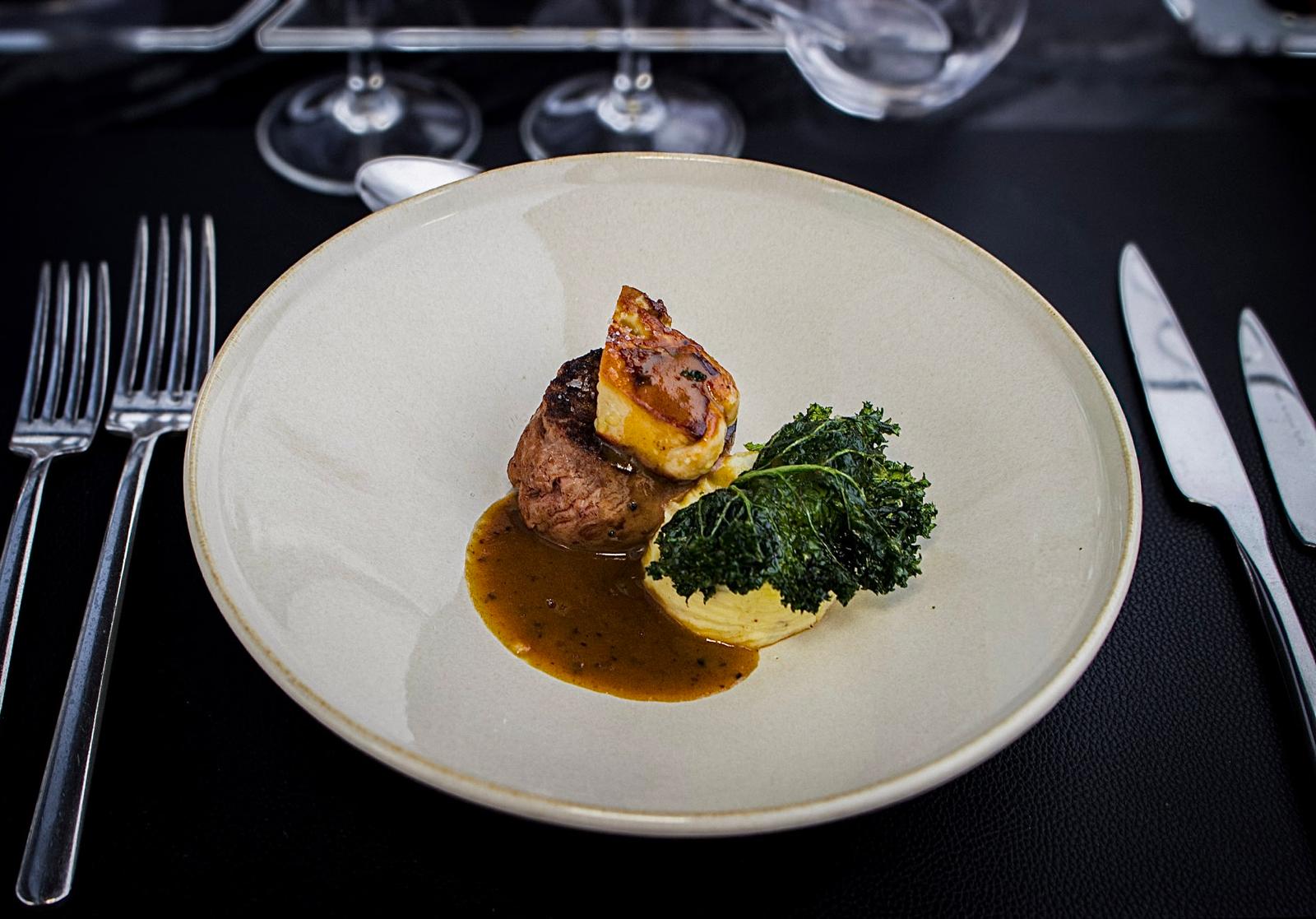 羅西尼牛排佐佩里格醬與松露慕斯 羅西尼牛排佐佩里格醬與松露慕斯