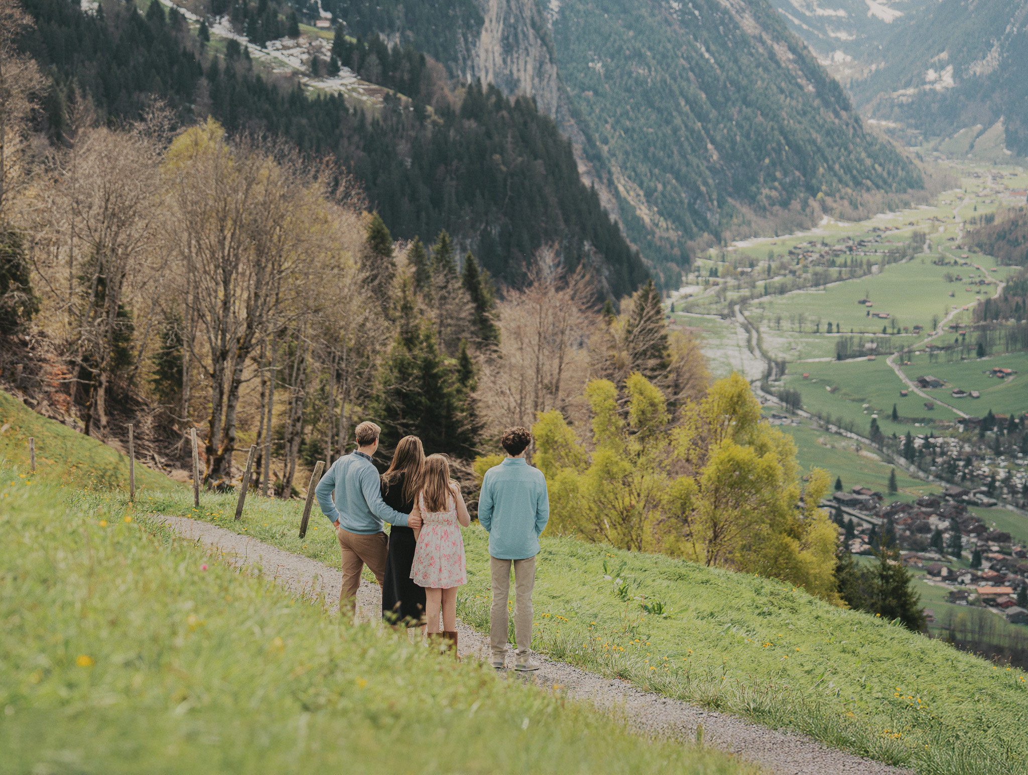 Private Photoshoot Tour: Lauterbrunnen & Wengen at the best spots