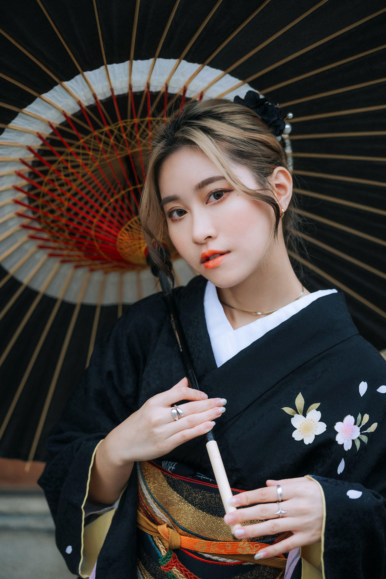 紙傘，黑色和服