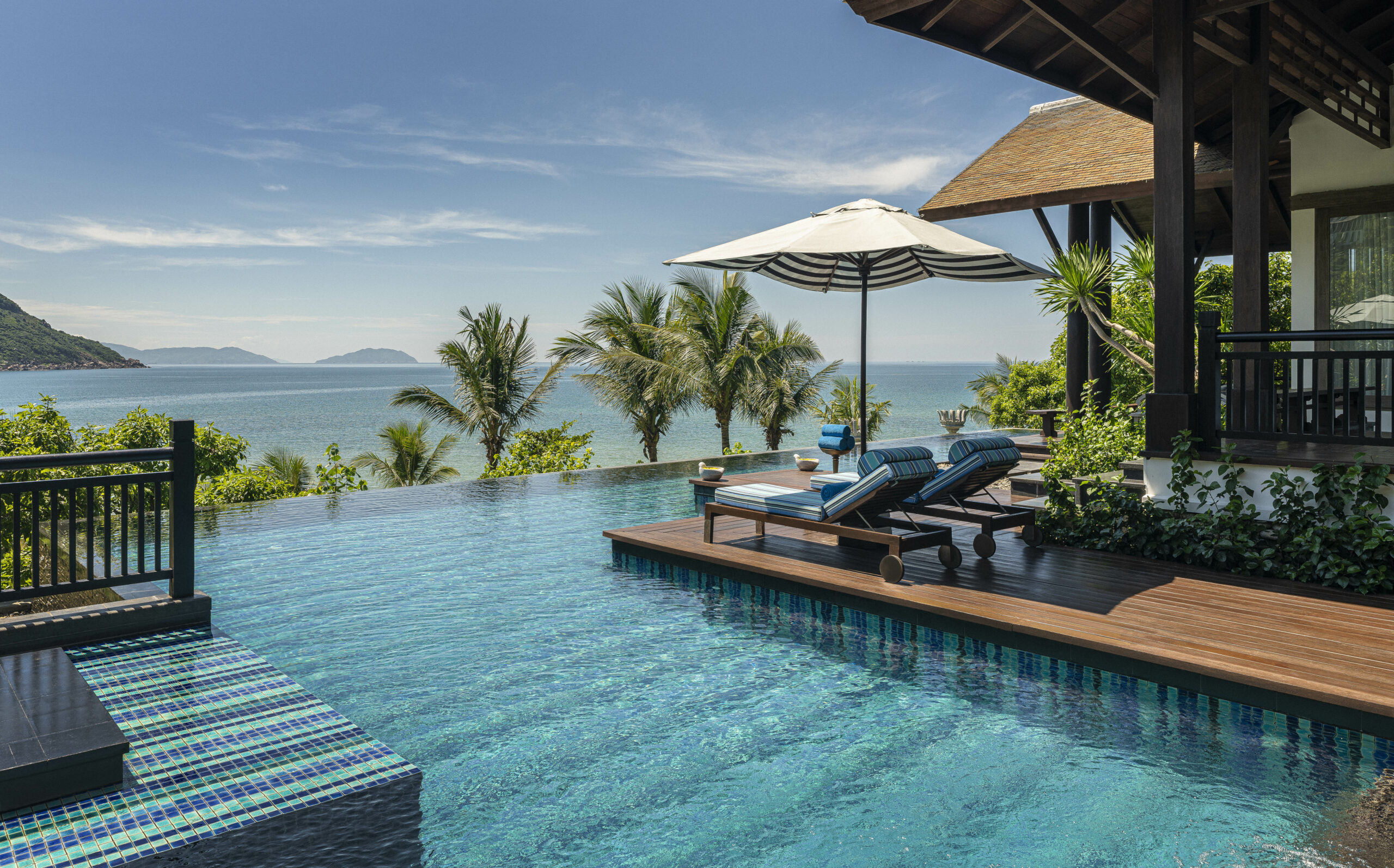 Daycation at Intercontinental Da Nang with Lunch or Afternoon Tea 