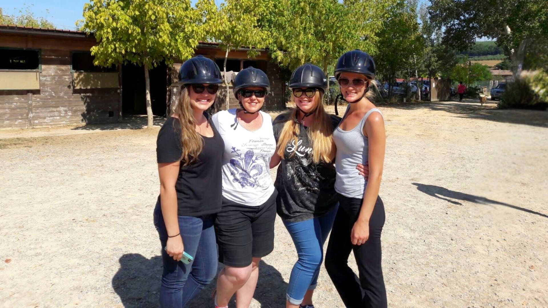 From Florence: Tuscany Horseback Riding and Winery Tour with Lunch