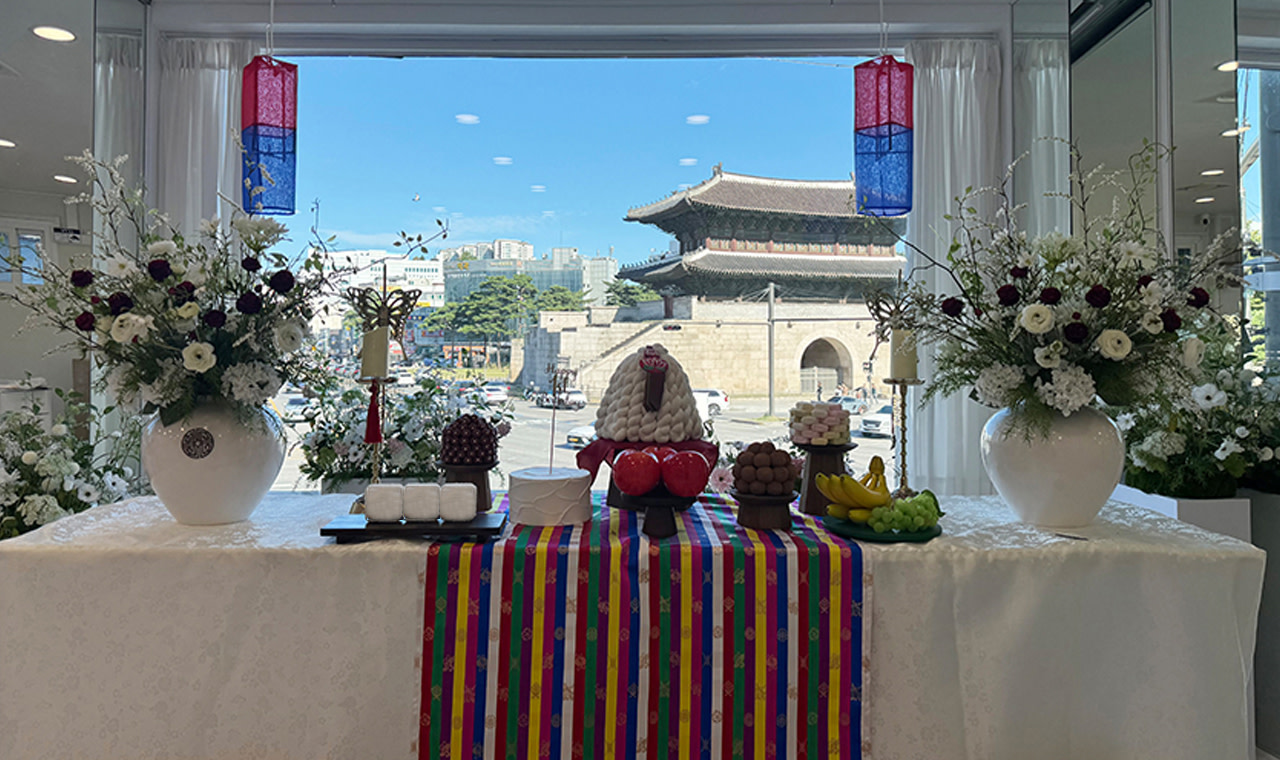 Seoul Dongdaemun Private K-Party with Hanbok Experience
