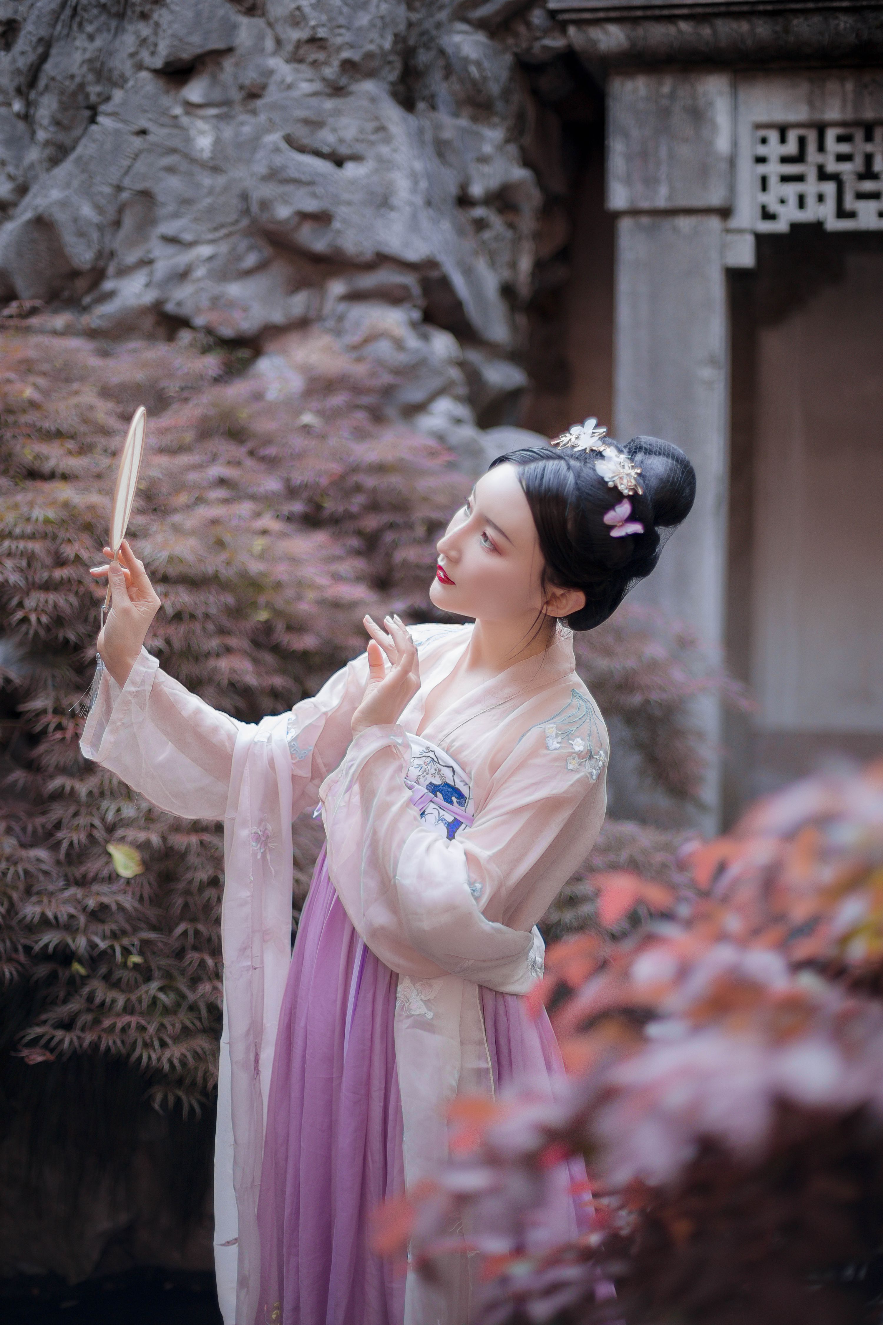 杭州沉浸式旅拍｜專業攝影師跟拍+漢服+精緻妝造，底片全送贈精修