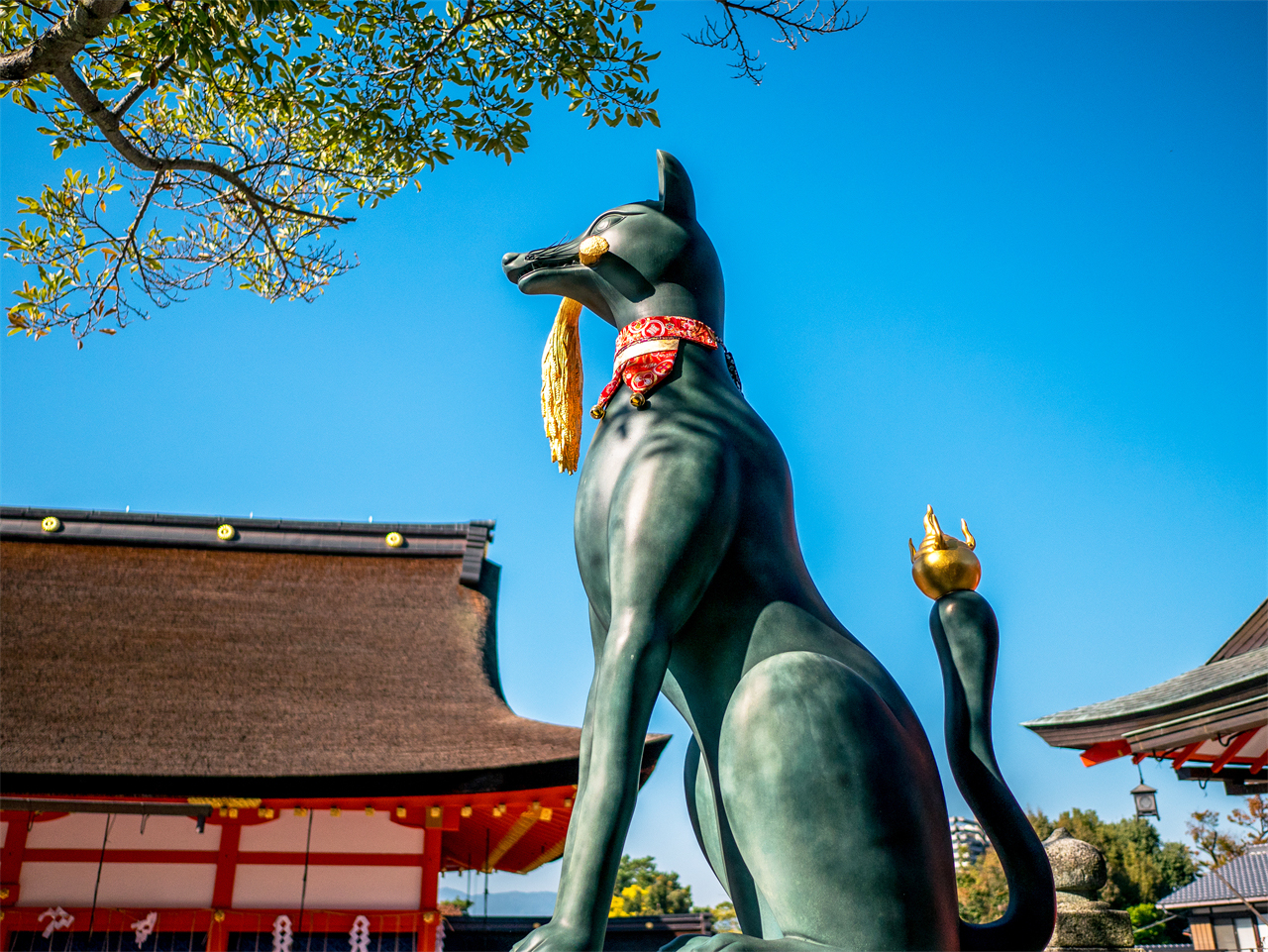 The symbol of the shrine is the fox (regarded as a messenger of God), and stone statues of foxes can be seen throughout the shrine.
