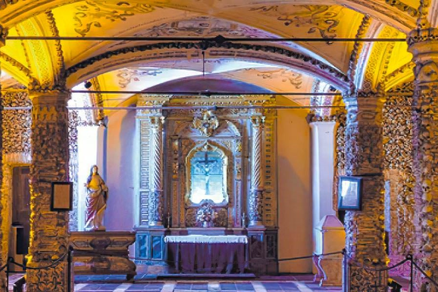 Evora and Monsaraz Village Day Tour from Lisbon with Wine Tasting