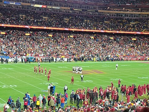 華盛頓指揮官隊（Washington Commanders）在西北體育場（Northwest Stadium）的橄欖球比賽