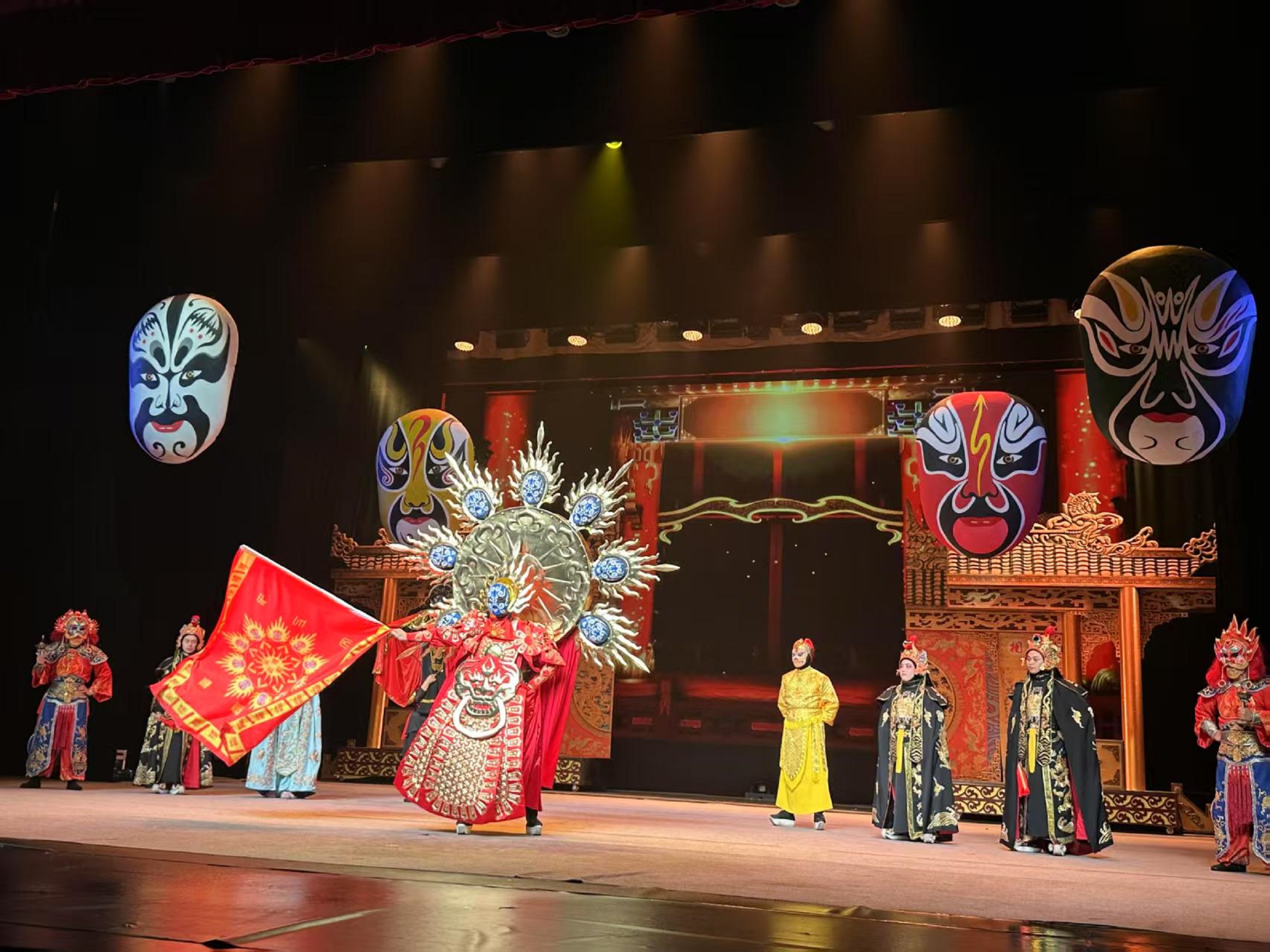 Chengdu Sichuan Opera House---Jinjiang Theater·"Sichuan Opera Show·Legendary Face Changing"