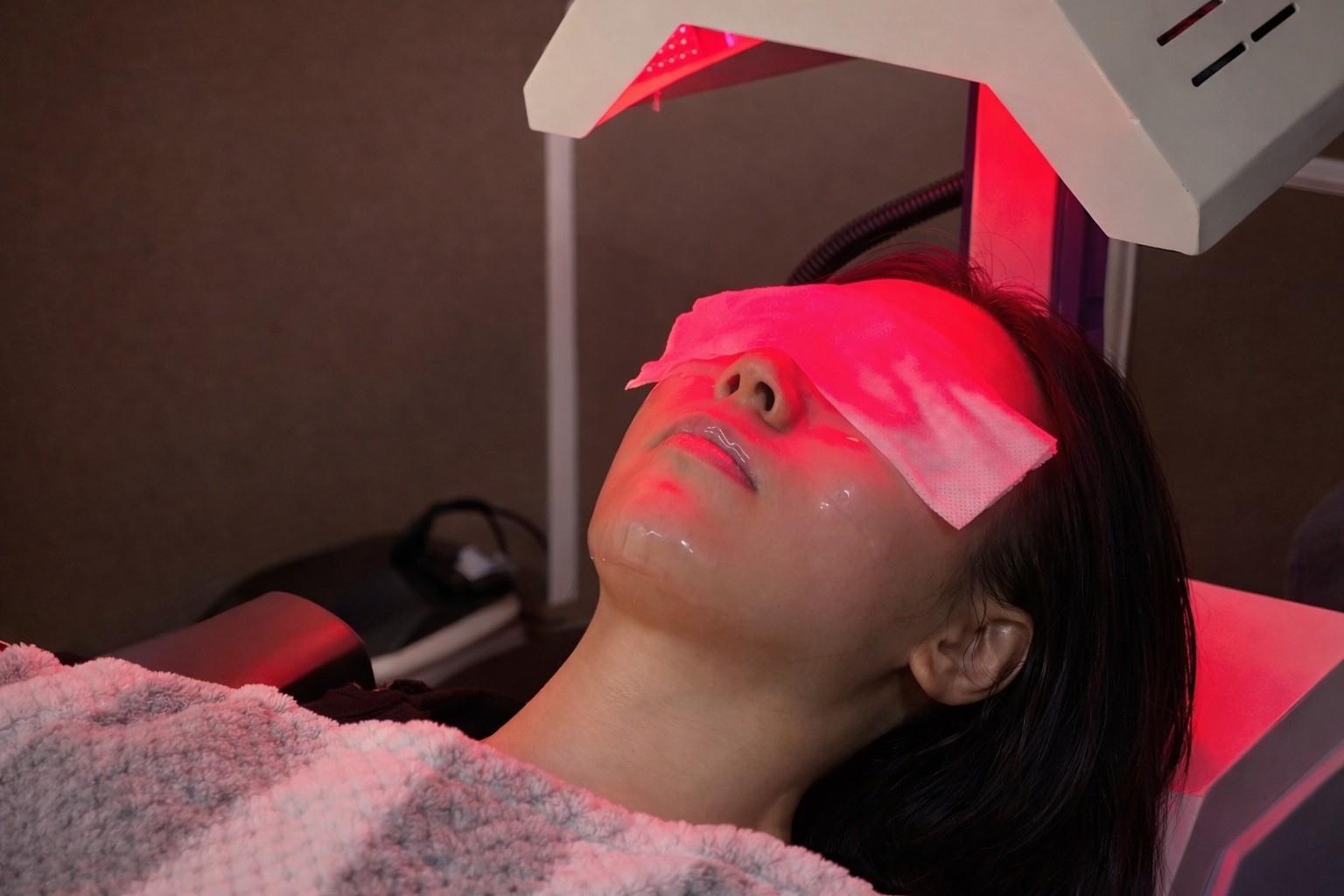 Experience our patented multi-wavelength LED regenerative laser.