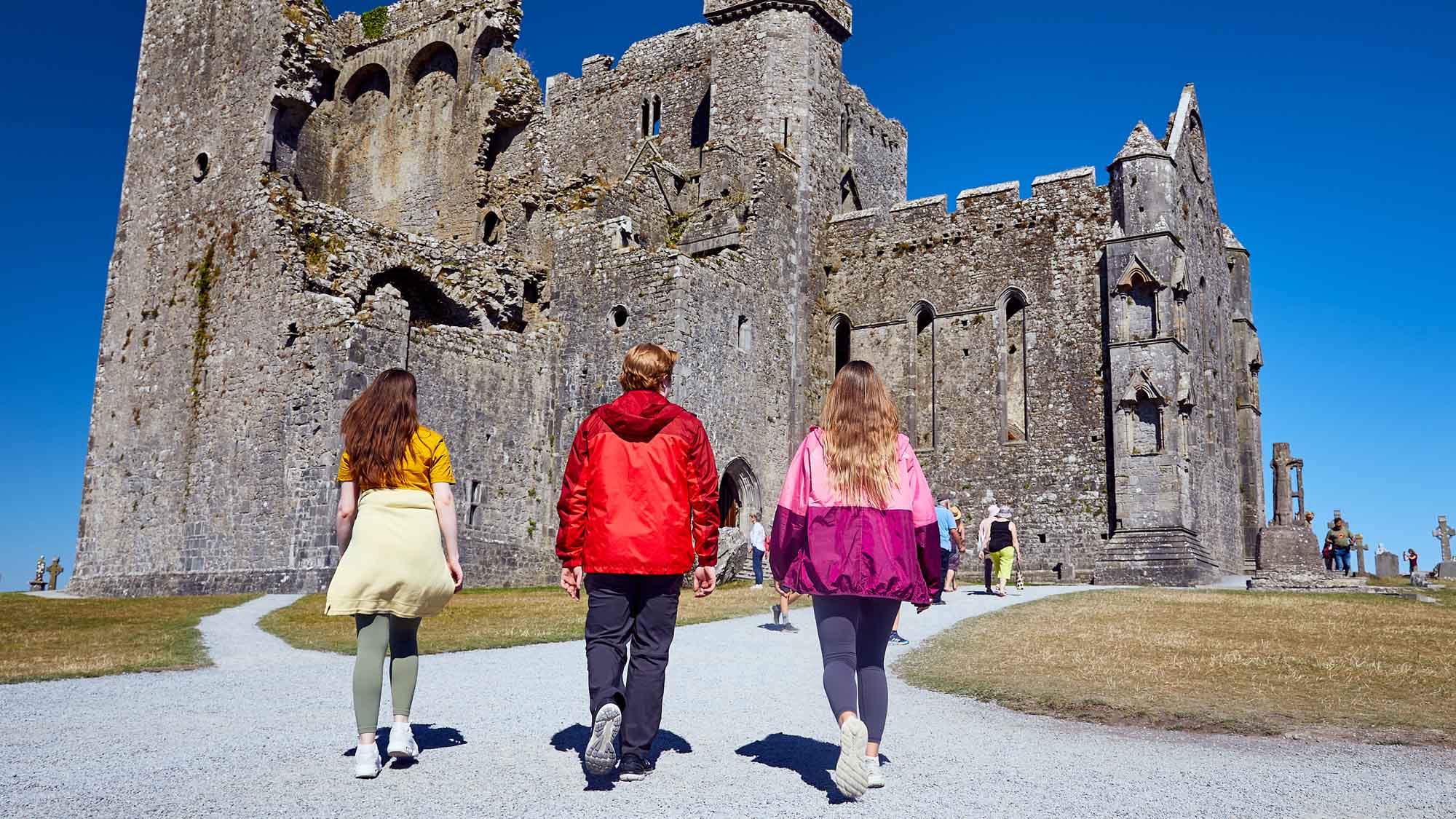 從都柏林出發，前往布拉尼城堡、卡舍爾岩石和卡希爾城堡一日遊