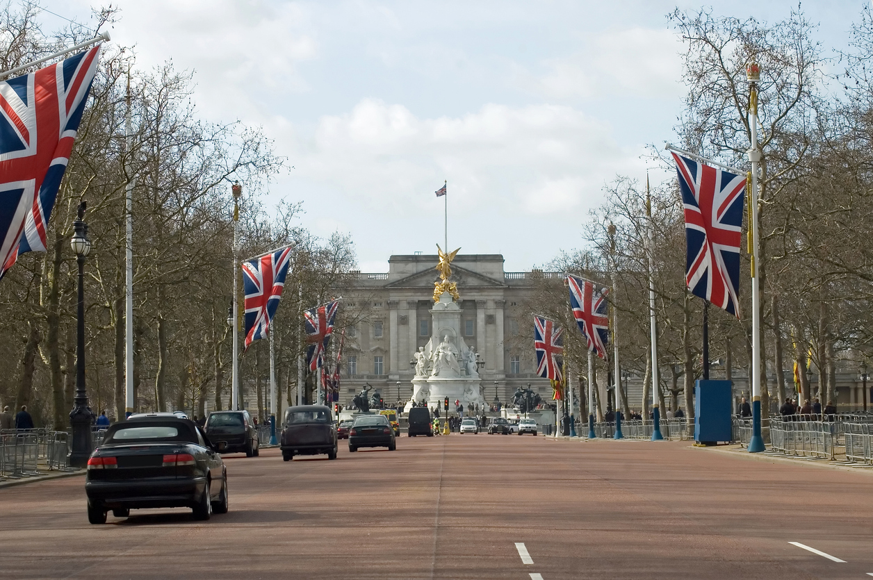 Unveil London's Royal Splendor and Historic Landmarks: A Captivating