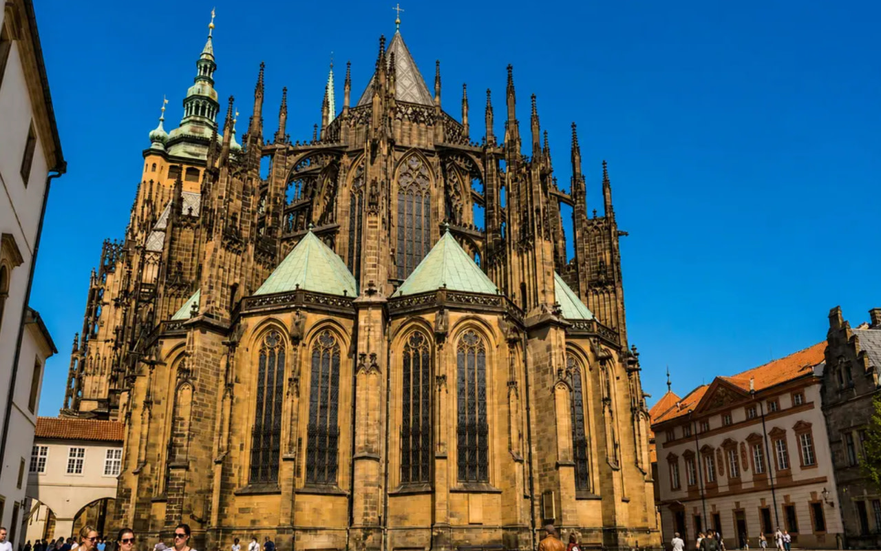 Prague Castle Exterior Tour with AR Glasses & Opt. Ticket