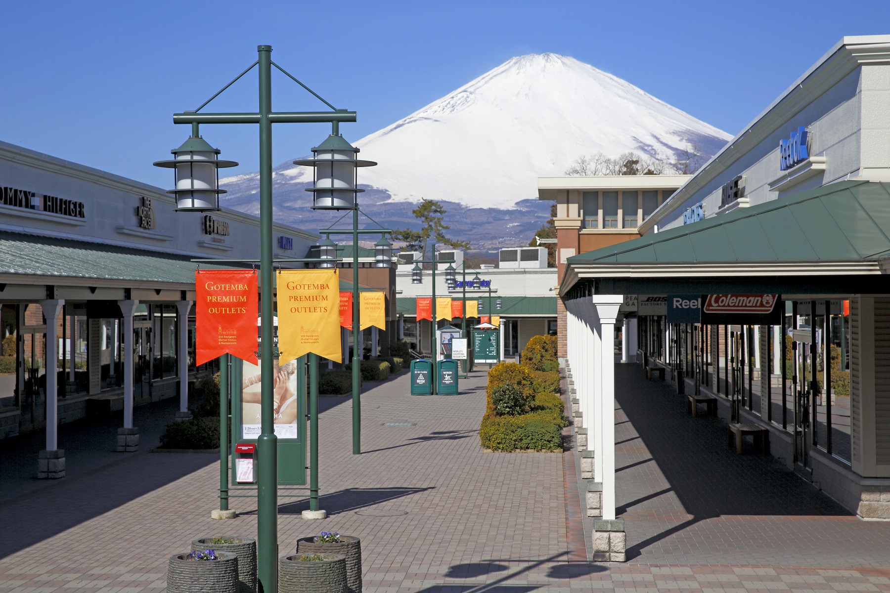 蘆之湖天空展望台 & 天空神社「箱根元宮」 & 箱根海賊船 & 箱根神社 & 御殿場Outlet (東京出發)
