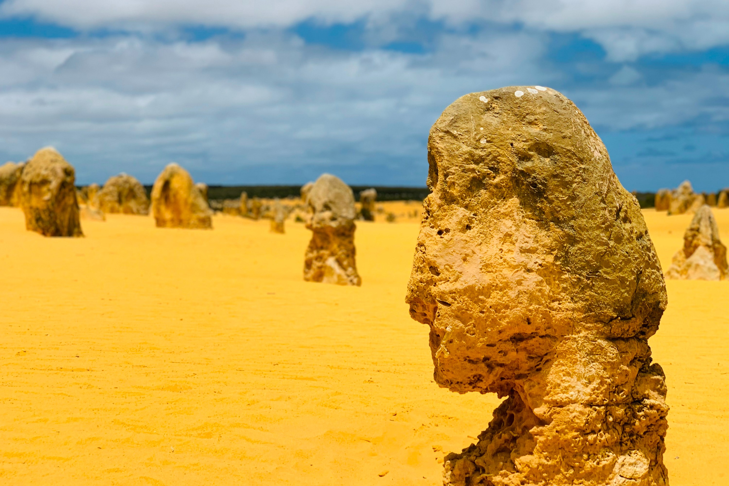 6D5N Pink Lake, Natures Window & Pinnacles Tour