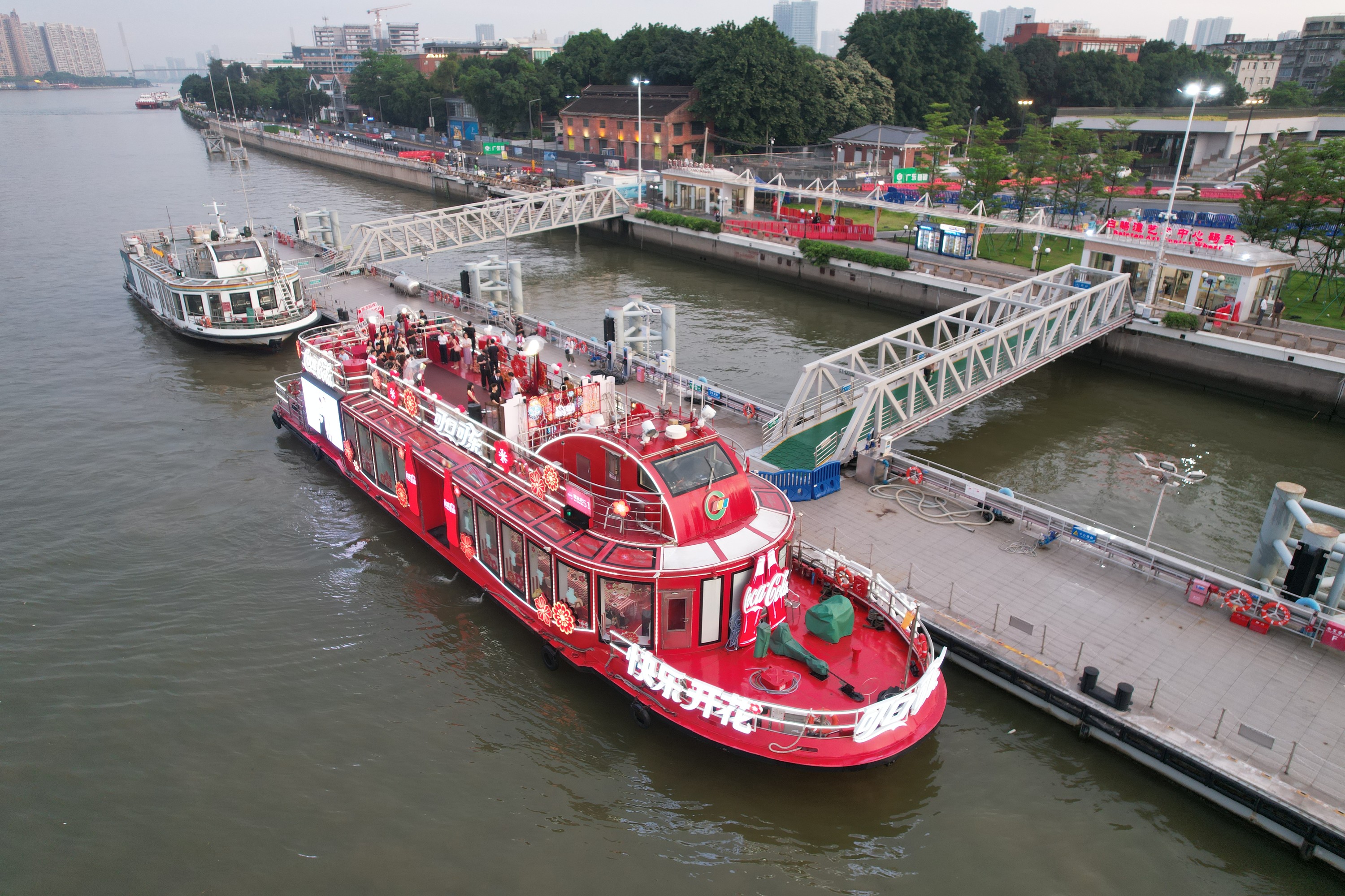 Pearl River Cruise Night Views and Art Check‑ins at Art Center Pier