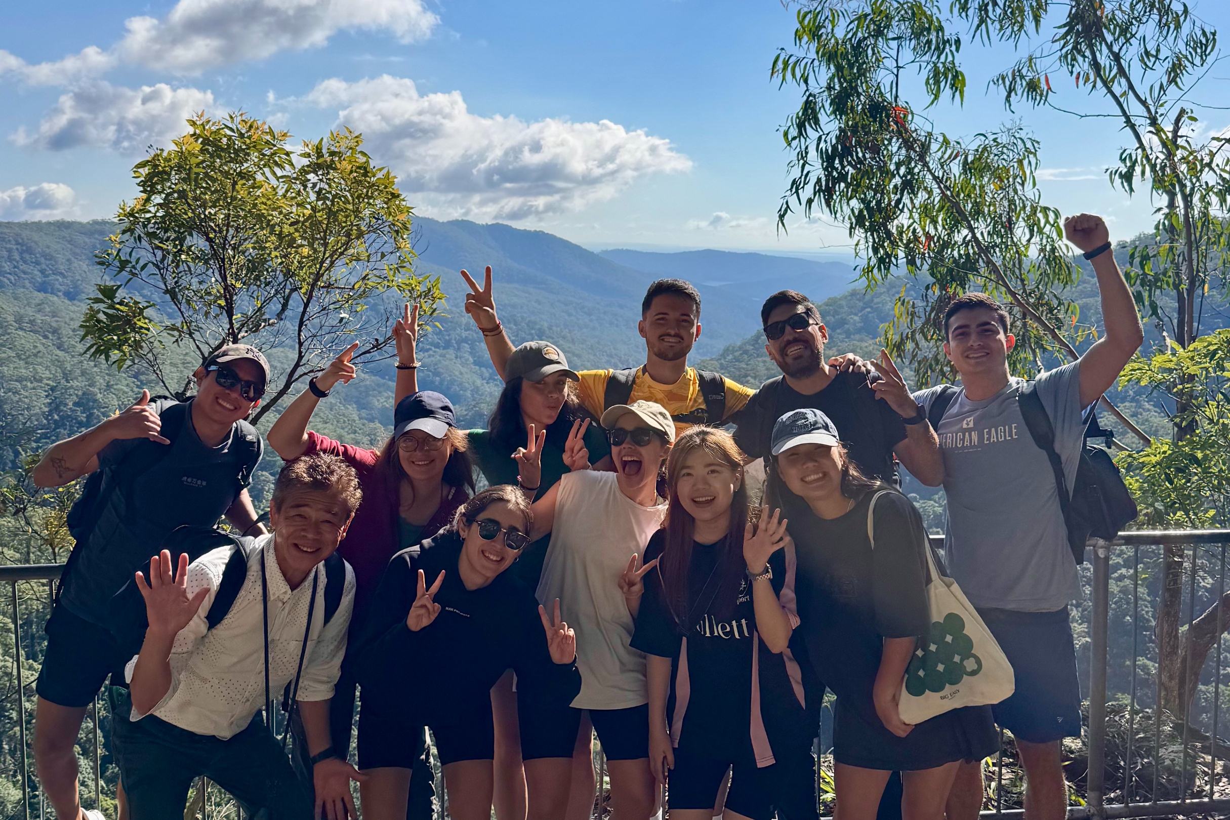 與快樂的旅行者們一同探索春溪國家公園令人驚歎的自然奇觀,享受每一刻 與快樂的旅行者們一同探索春溪國家公園令人驚歎的自然奇觀,享受每一刻