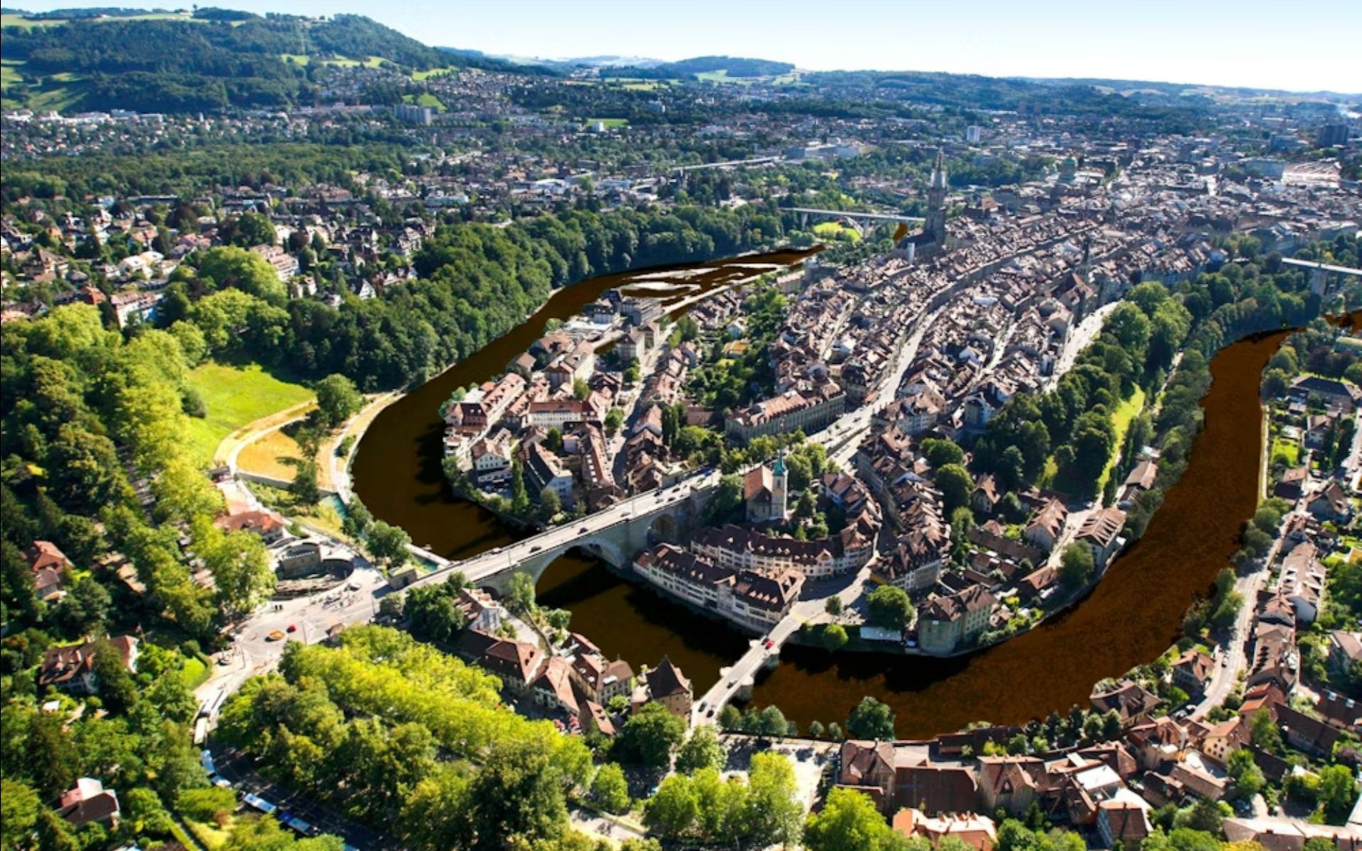 體驗伯恩標誌性的河灣，環抱迷人的歷史老城區。