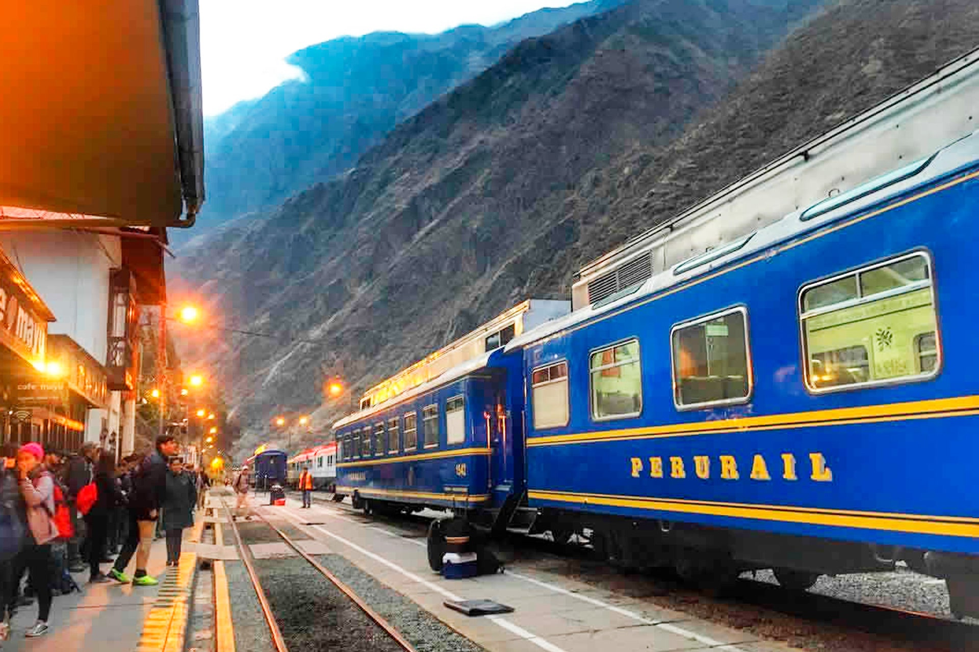 乘坐旅遊火車全天遊覽馬丘比丘