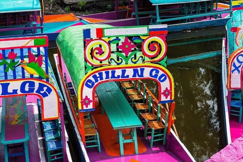 Floating adventure in Xochimilco