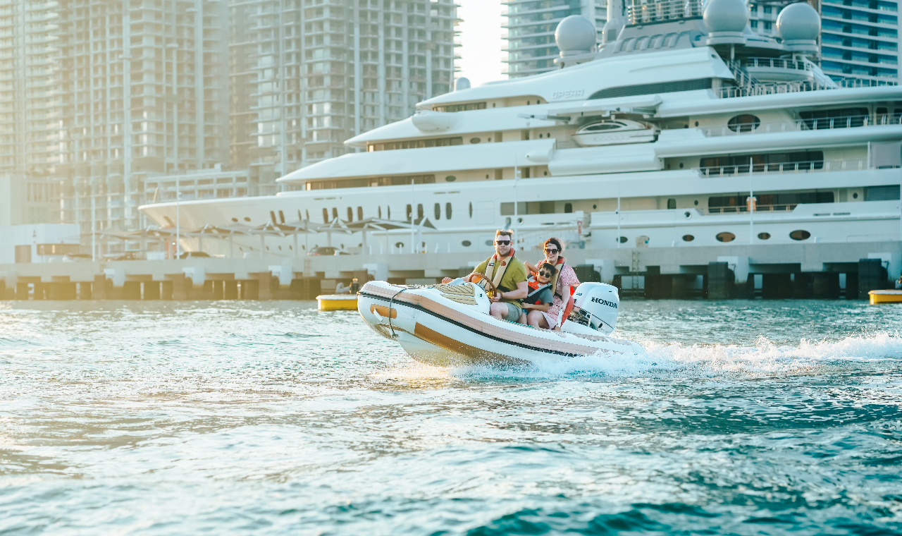 盡情享受高速馳騁的快感,飽覽周圍地標景點 盡情享受高速馳騁的快感,飽覽周圍地標景點