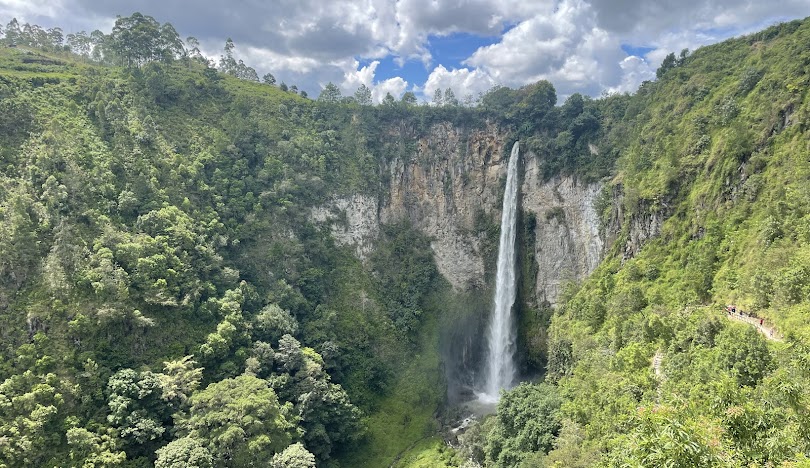 sipiso piso waterfall