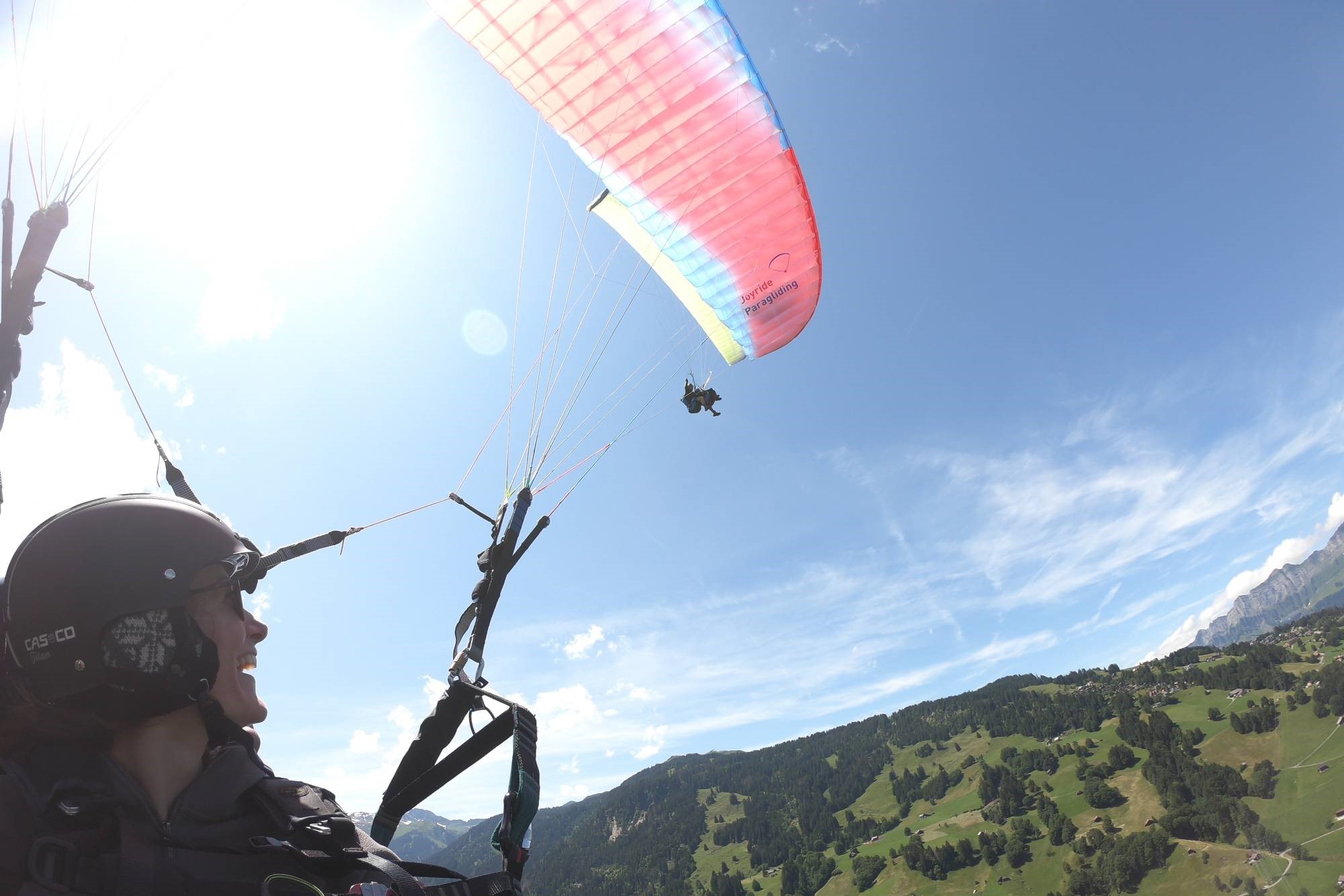 paragliding together with your friends