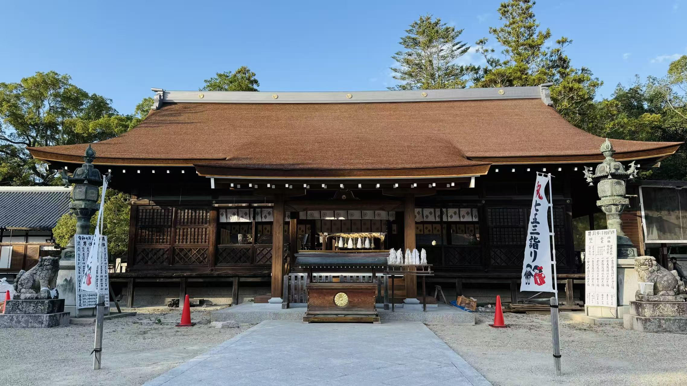 伊奘諸神宮供奉的是日本神話中創造日本國土的兩位神祇，這裡也被視為日本國土誕生的聖地。