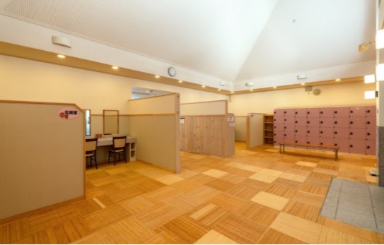 溫泉是裸湯形式,需要更衣後入場。 溫泉是裸湯形式,需要更衣後入場。