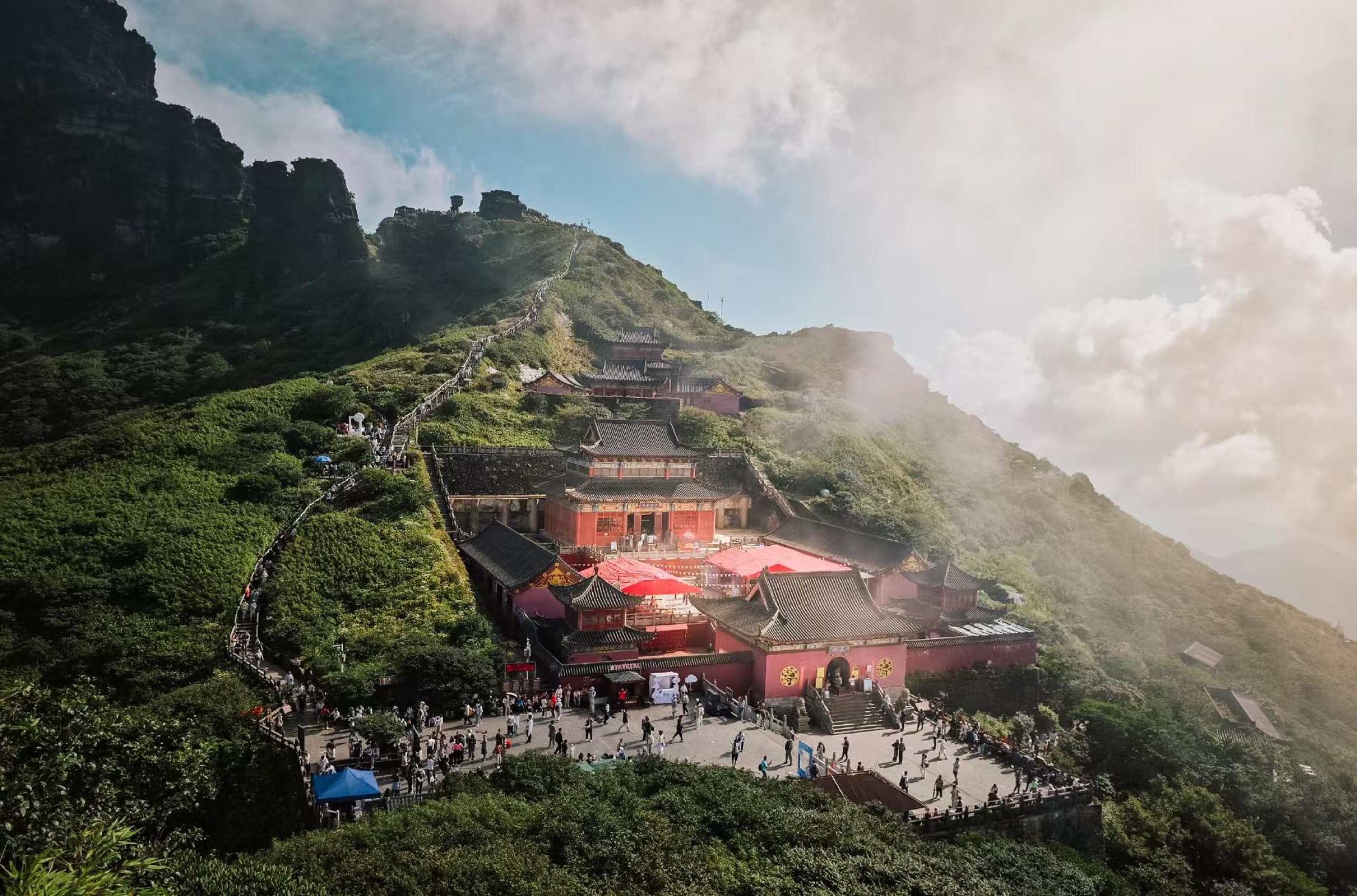 貴州梵淨山高端純玩一日遊（貴陽往返+含午餐+金頂+蘑菇石+摩崖石刻+靈宮臺）