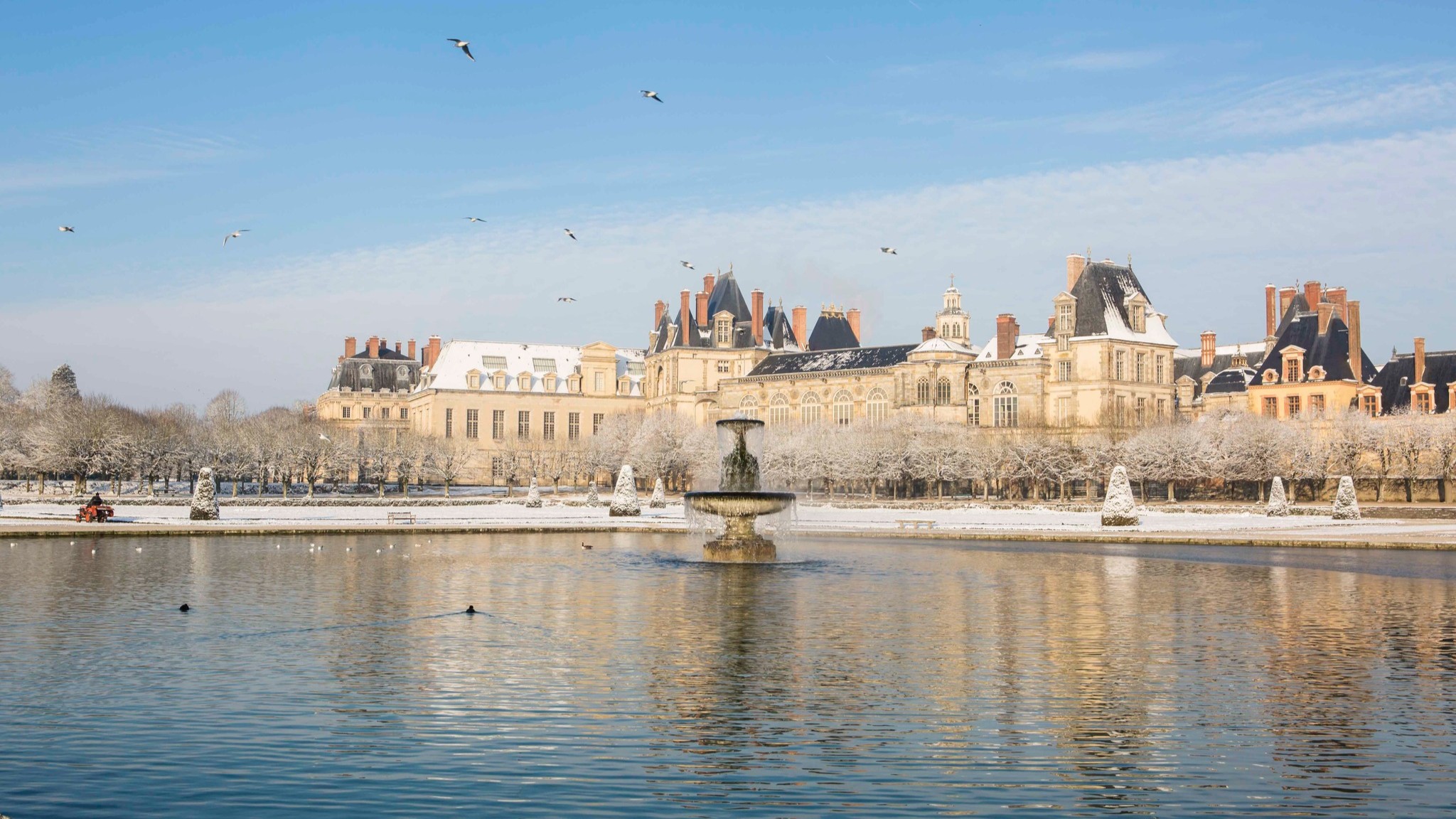 Fontainebleau Palace: Visit Napoleon's Royal Palace and immerse yourself in the art and glory of the French court