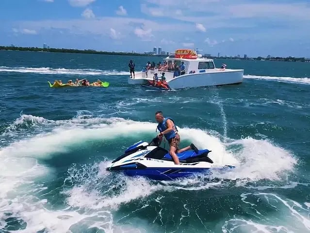 Cruise past iconic Miami sights like Star Island and Miami Beach with music and amazing scenery