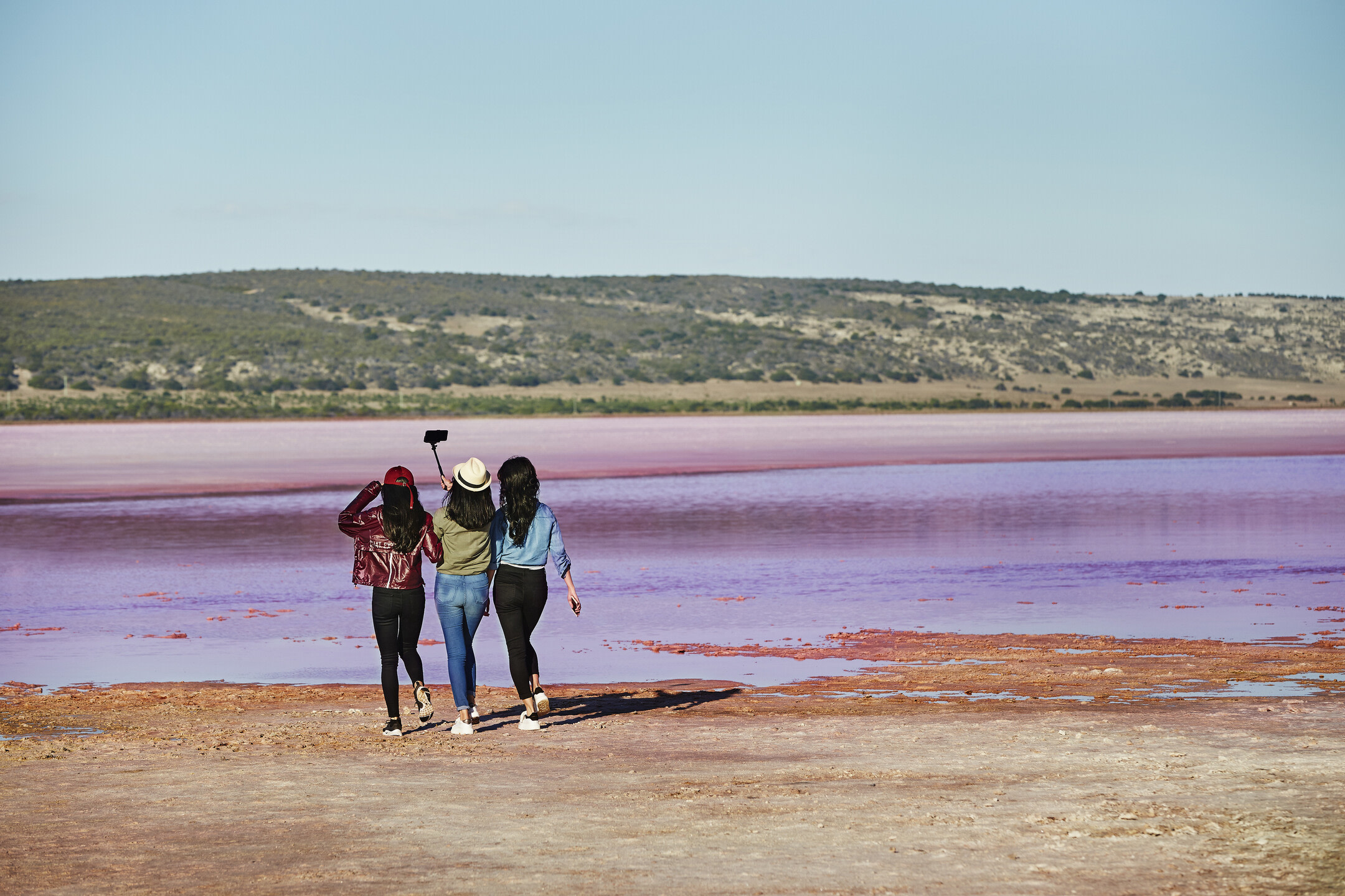 2 Day Pink Lake, Pinnacles & Sand Dunes Tour with Japanese Guide