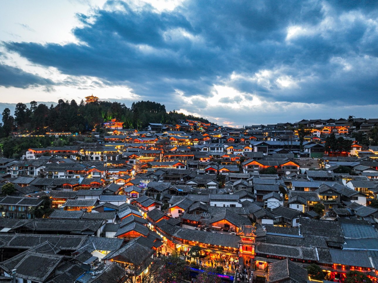 Enjoy a 6-day trip to Kunming, Dali and Lijiang in Yunnan (Jade Dragon Snow Mountain + Lijiang Ancient Town + Erhai Lake in Dali + Lijiang + Thousands of acres of rice fields + Glacier Cableway + Special Food + Light Luxury Accommodation + Round Trip to K