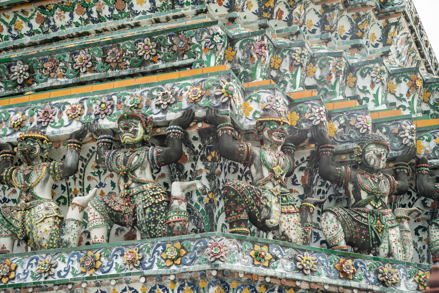 Capture the beauty of Wat Arun at golden hour.