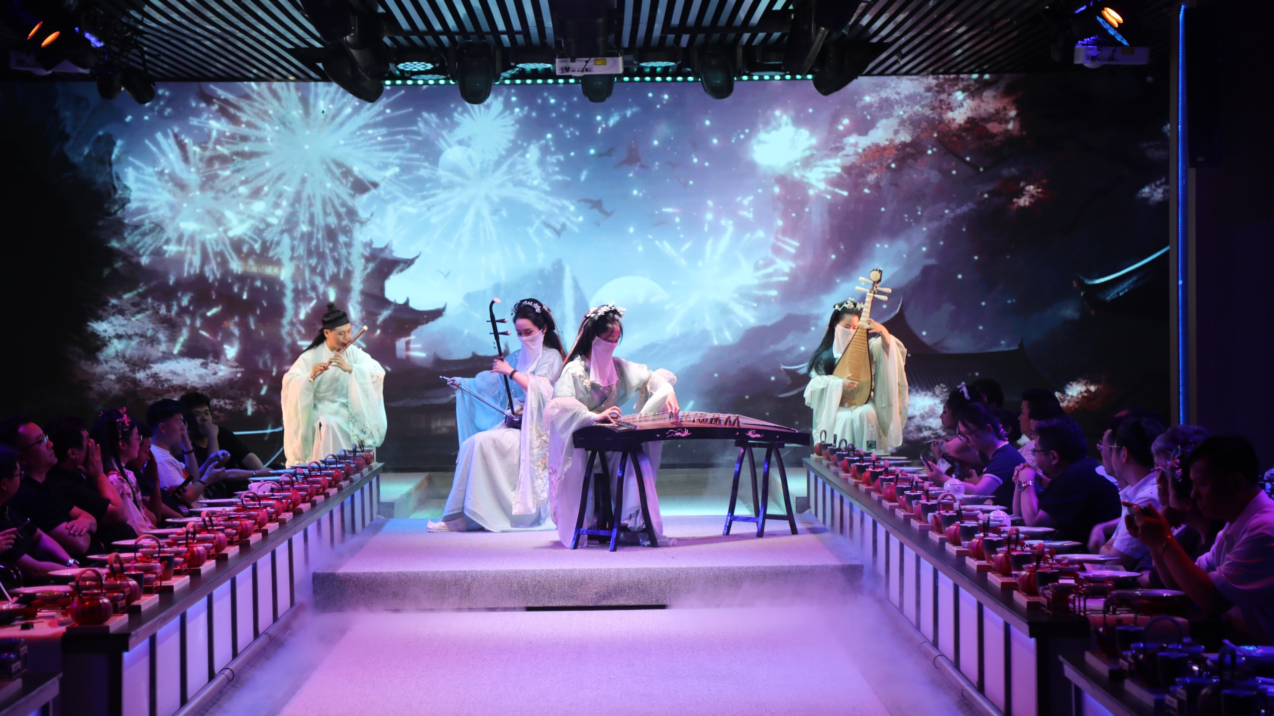 南京金陵夢華宮廷盛宴體驗（南京必打卡的宮宴餐廳+視覺味覺雙重盛宴+戲曲古箏中國文化+沉浸式體驗古代帝王的輝煌）