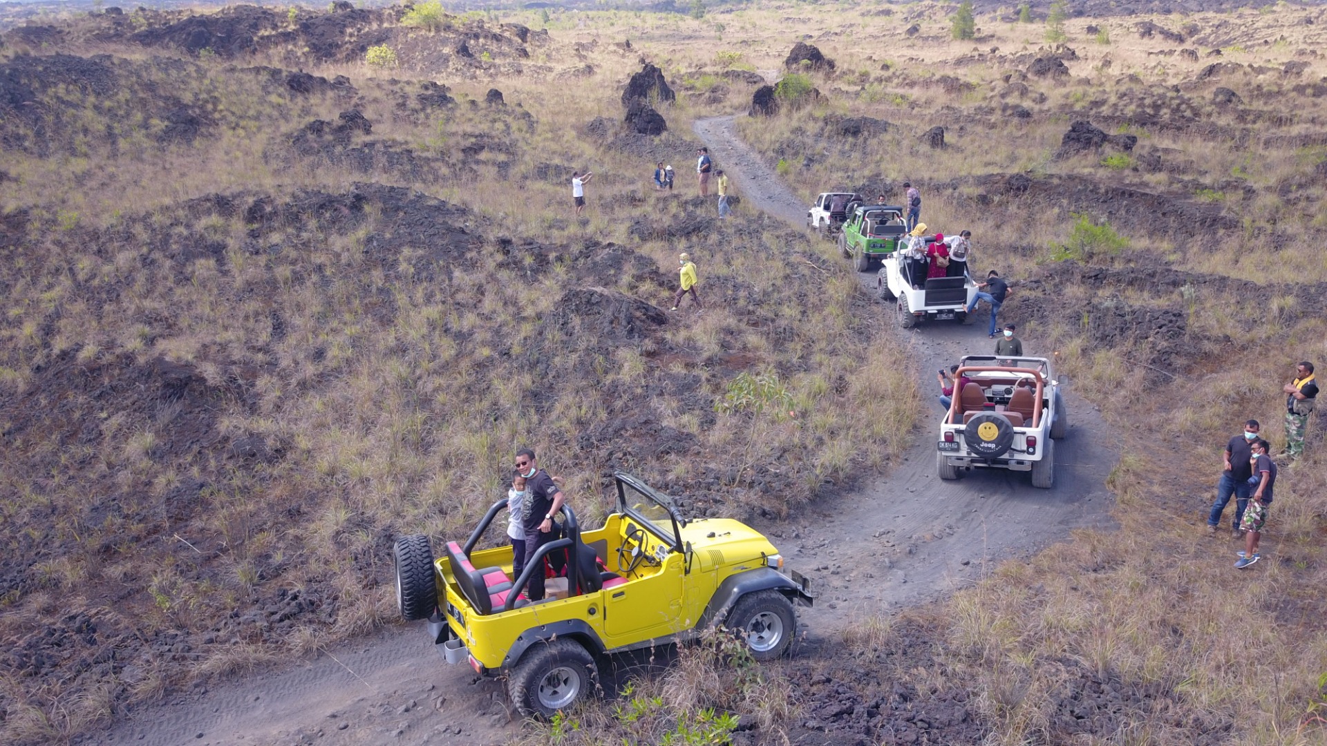 巴杜爾火山 & 黑熔岩吉普車探索之旅