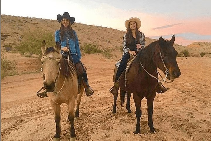 Morning Maverick Horseback Ride with Breakfast in Las Vegas