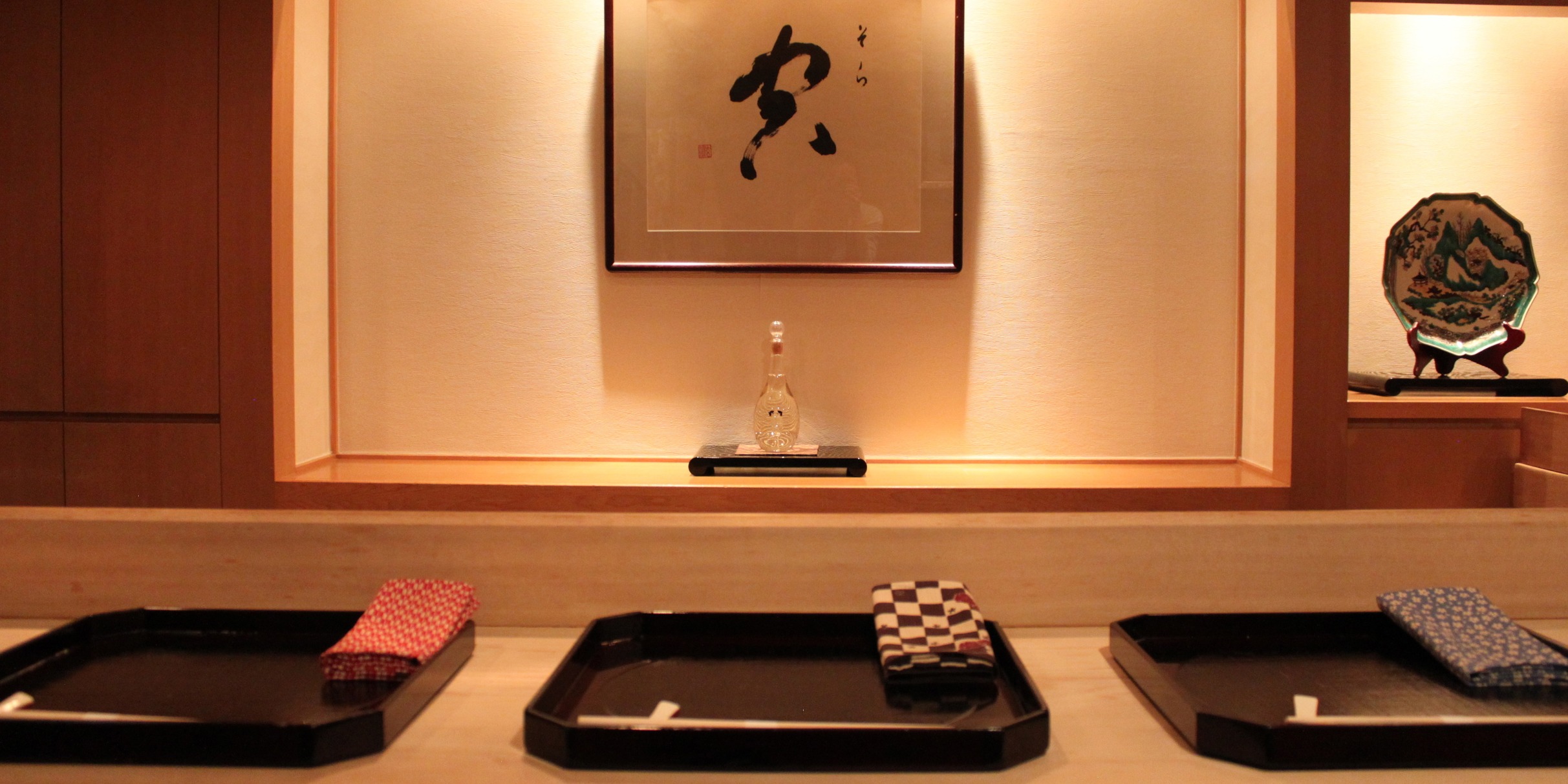 Get comfortable with the warm and cozy atmosphere of the restaurant, and feel like you're dining in a minimalist Japanese home