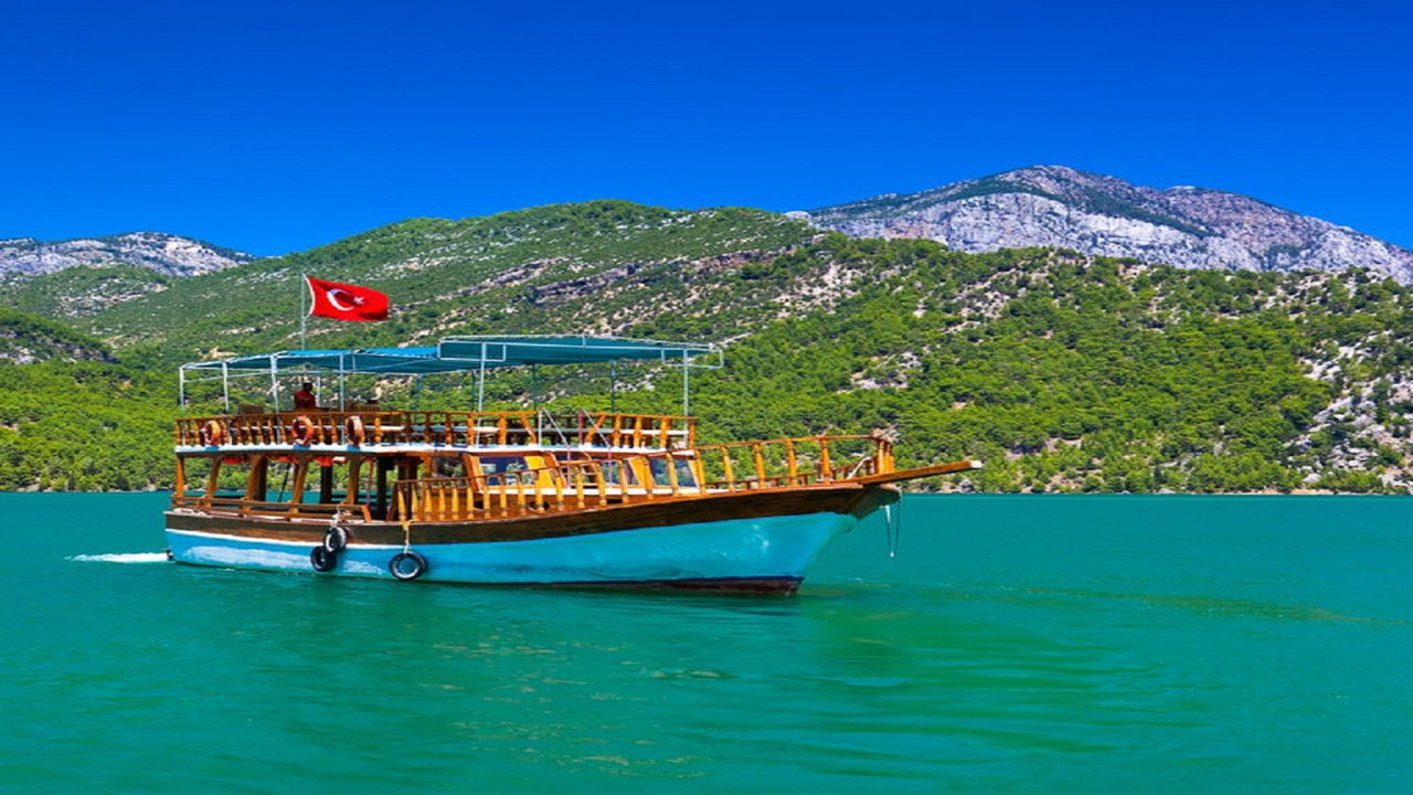 Side: Green Lake Boat Tour and Jeep Safari Full-Day Trip