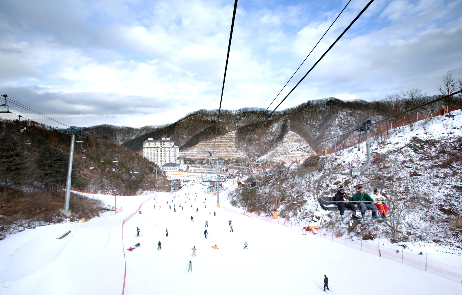 早鳥優惠：伊利希安江村單板 & 雙板滑雪 & 雪橇一日遊