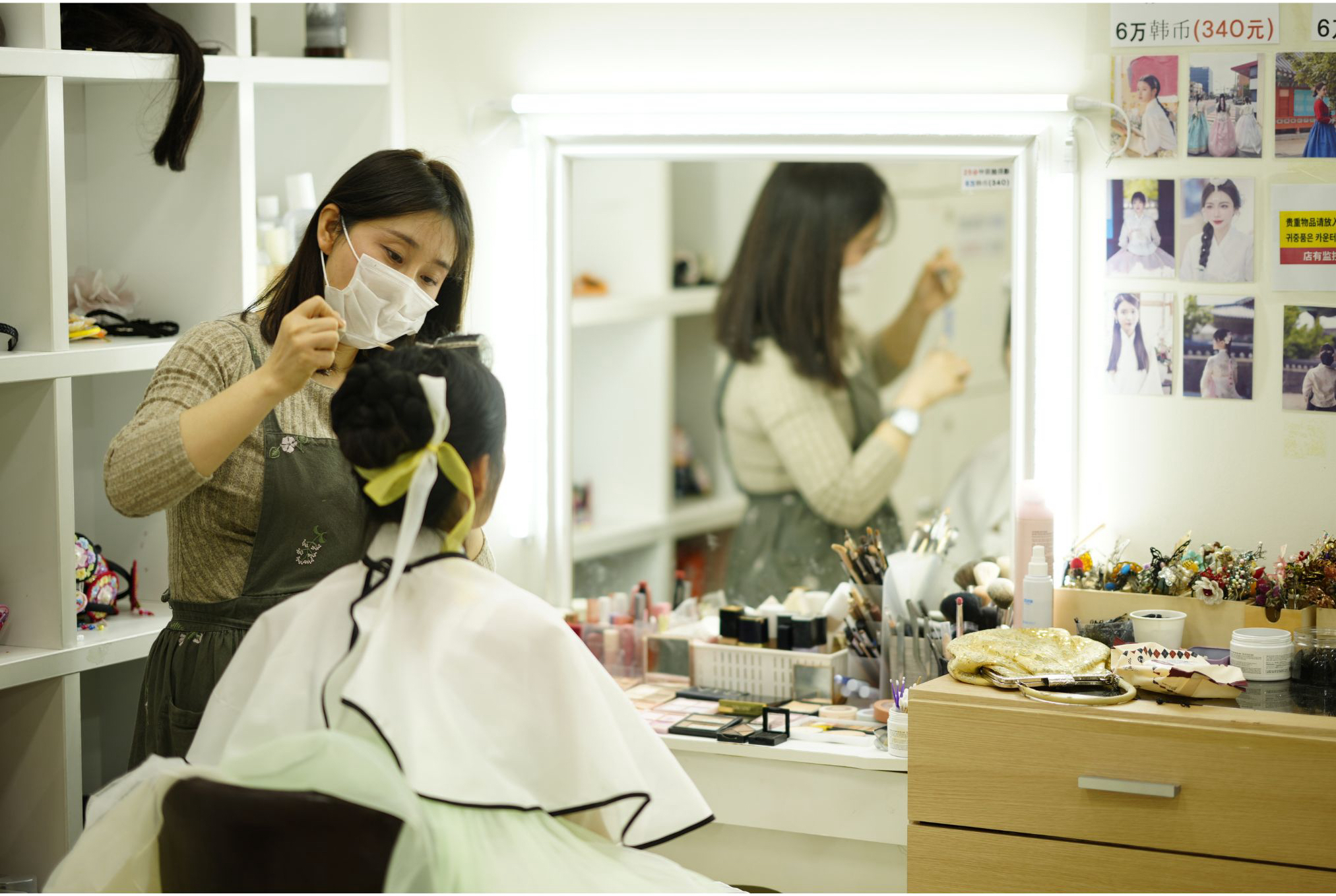 專業彩妝師為您服務，擅長韓系妝容、中式網紅妝感，提供多樣化的造型選擇。


