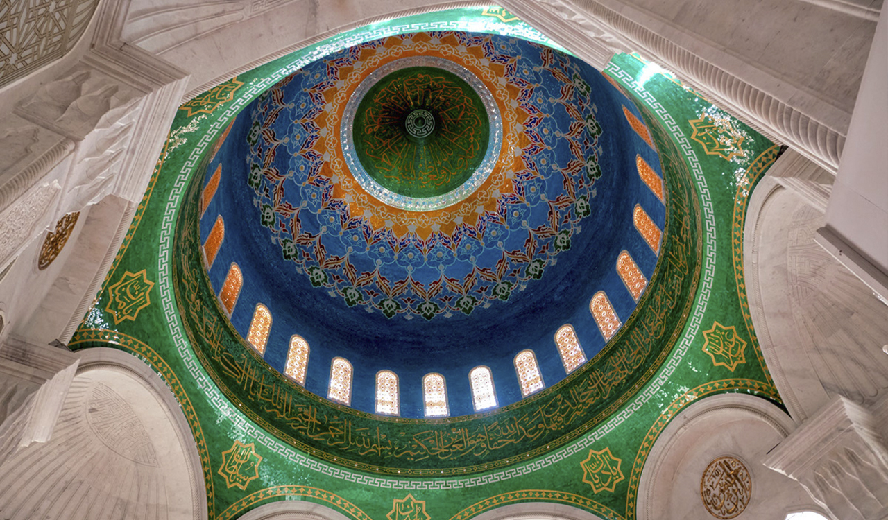 Bibi Heybet mosque inside 