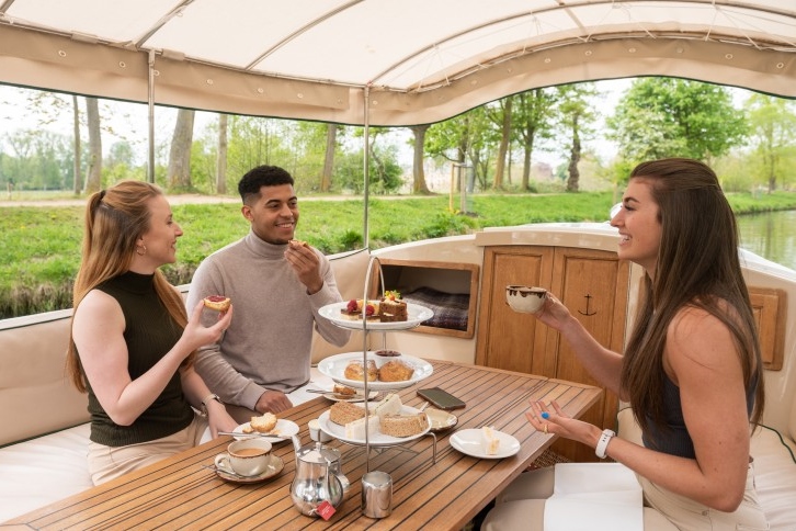 Sightseeing Picnic or Afternoon Tea Cruises Tour in Oxford