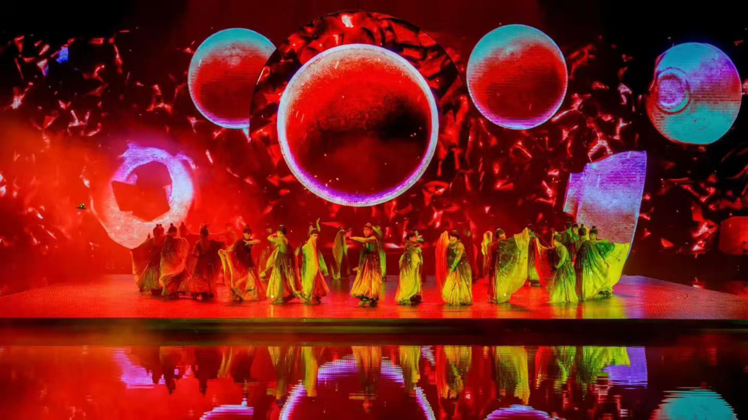 以 “萬紫千紅總是春” 為主題，將朱子文化、山水文化、戲曲文化、海絲文化融入節目