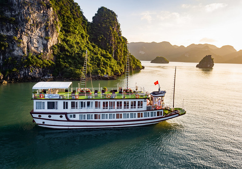 【新路線2】下龍灣2天1夜遊輪之旅（Lavender Elegance Cruise提供）