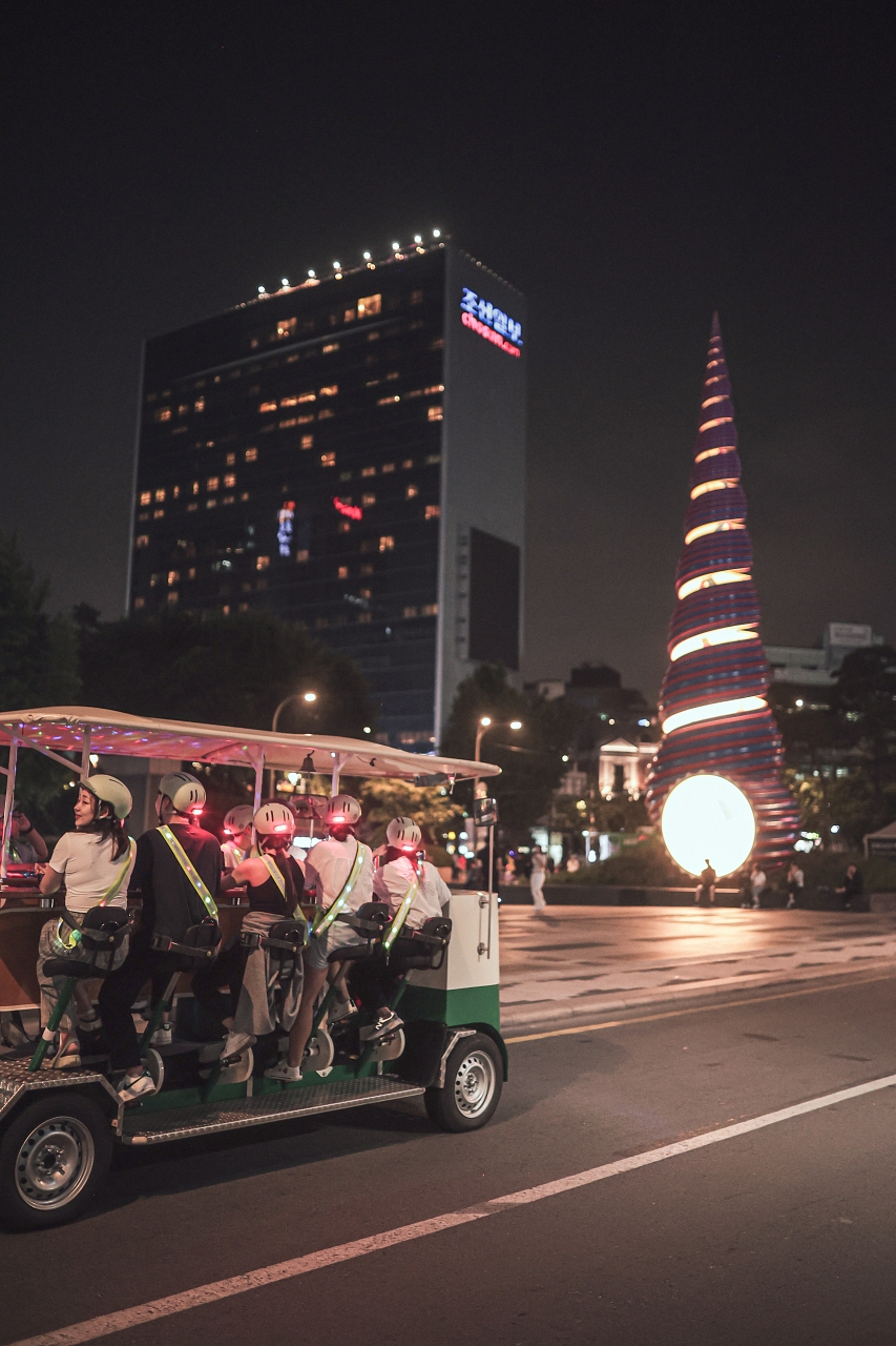 Seoul Tram Night tour (Chinese-speaking guide)