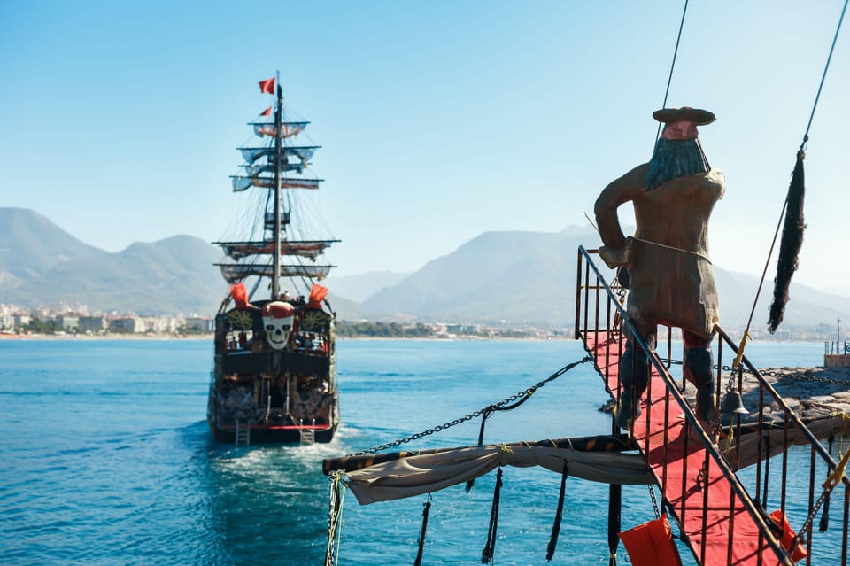 Alanya: Pirate Boat w/Lunch ,Soft Drinks and Transfer Option