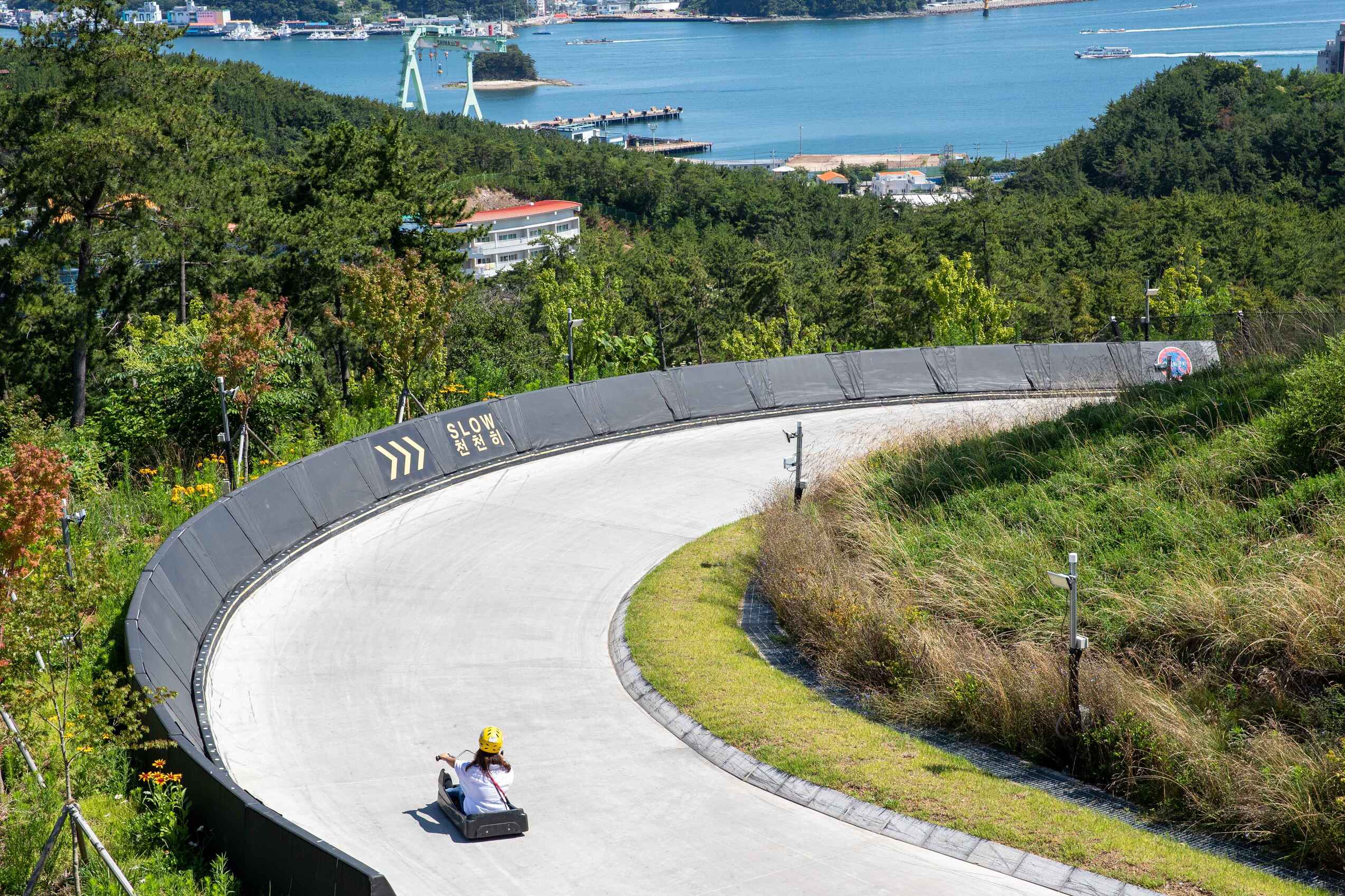 統營斜坡滑車體驗包含每人 2 次滑行。 統營斜坡滑車體驗包含每人 2 次滑行。