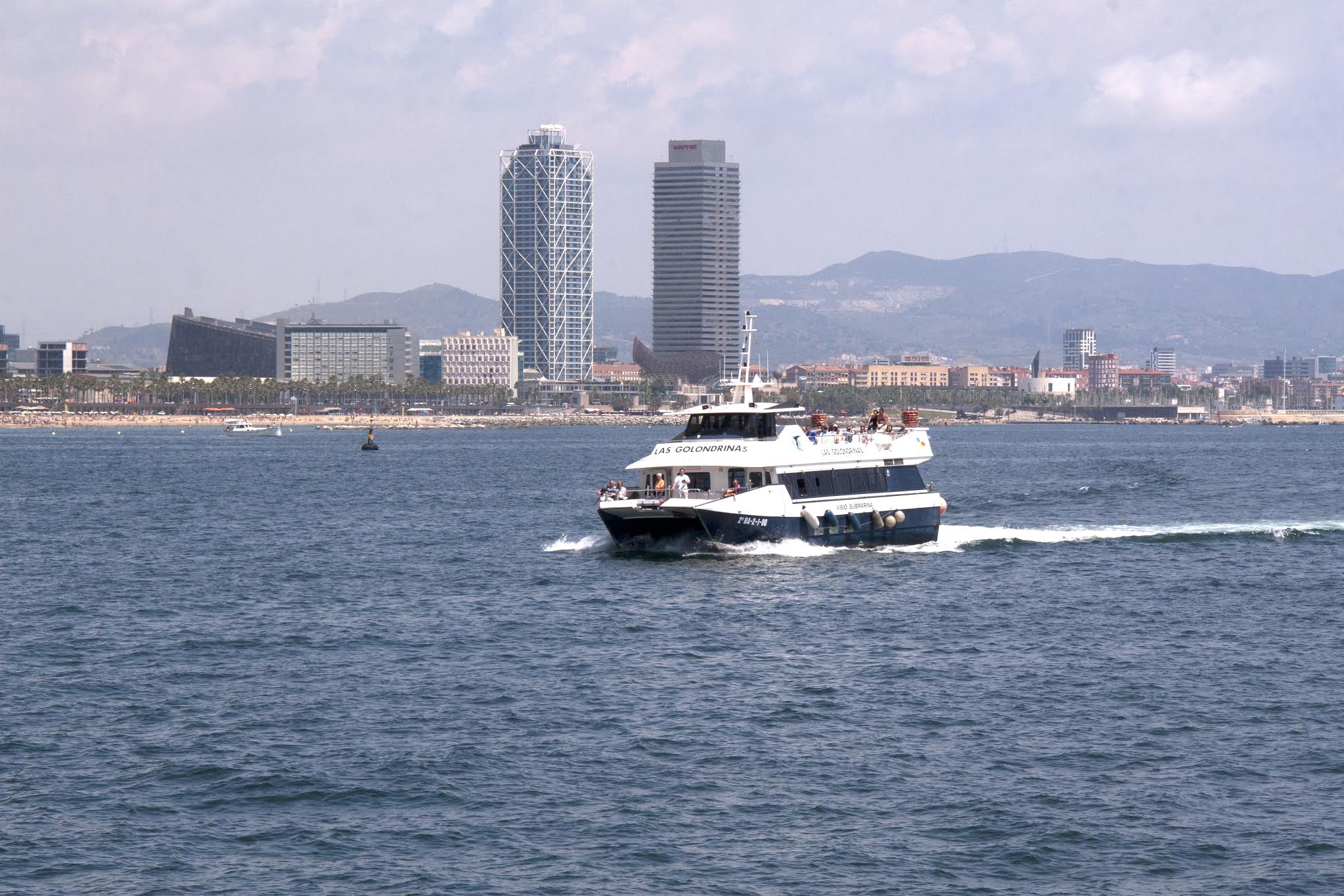 Las Golondrinas Boat Tour in Barcelona