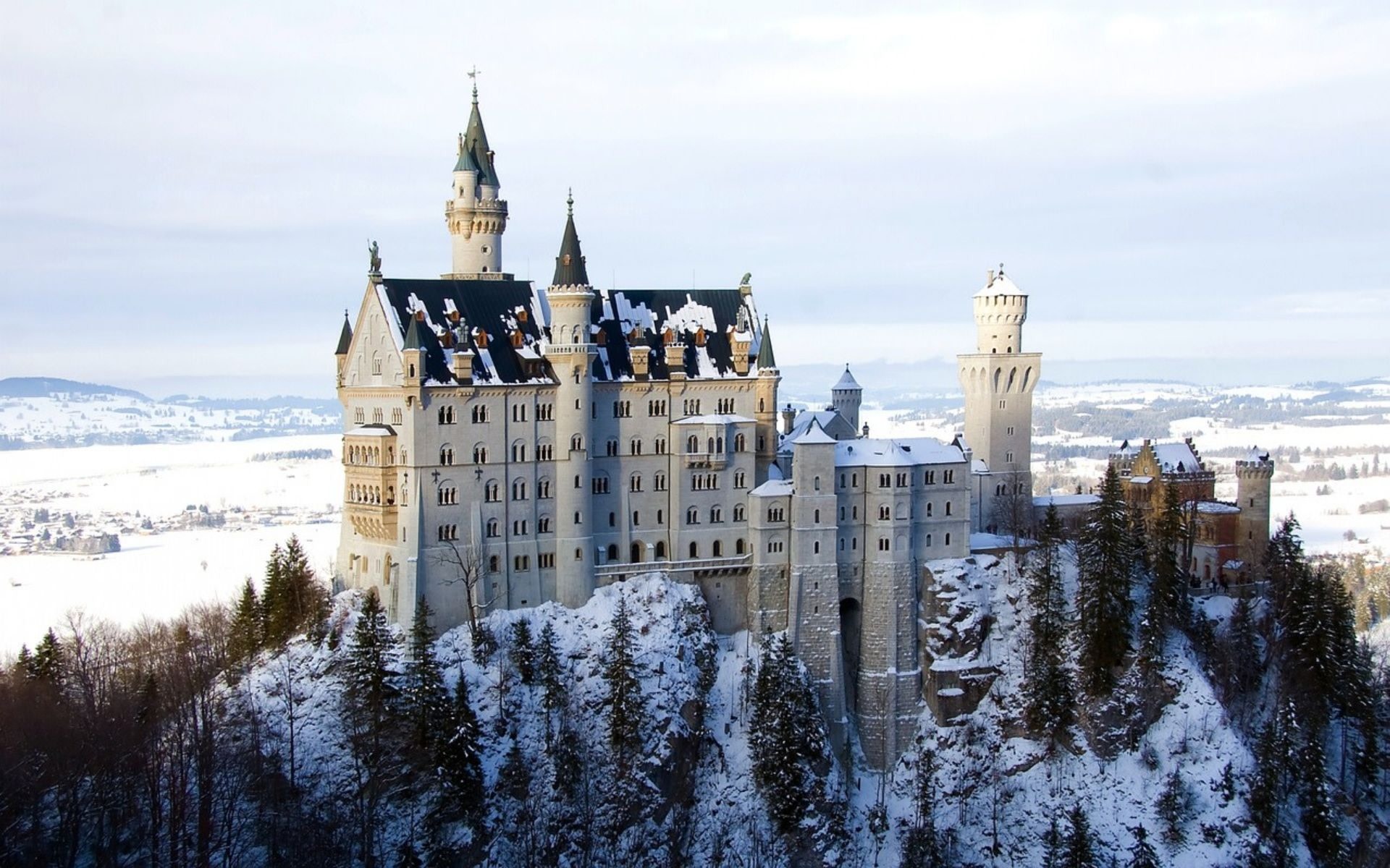 Neuschwanstein Castle and Linderhof Palace Historical Day Tour from Munich